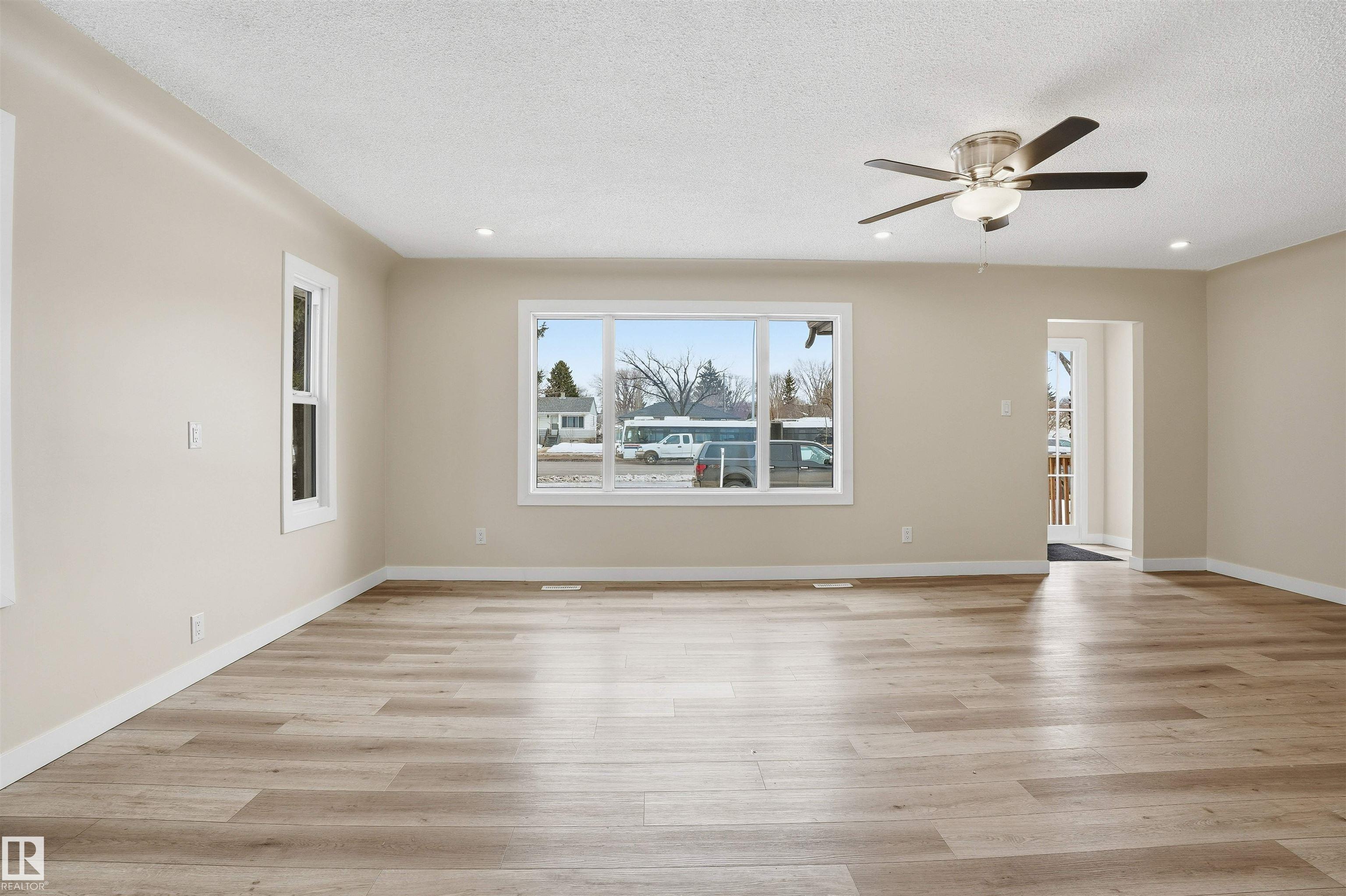 https://zimg.paragon.ice.com/ParagonImages/Property/PM/RAE/225412044/7/0/0/3b24eb4480853f3600b43e98277b268b/1/608aa2a74eda2818019adc703f45d51e/225412044-54C61F6C-9EDF-4EC2-825C-FF6436C6EFFE.JPG