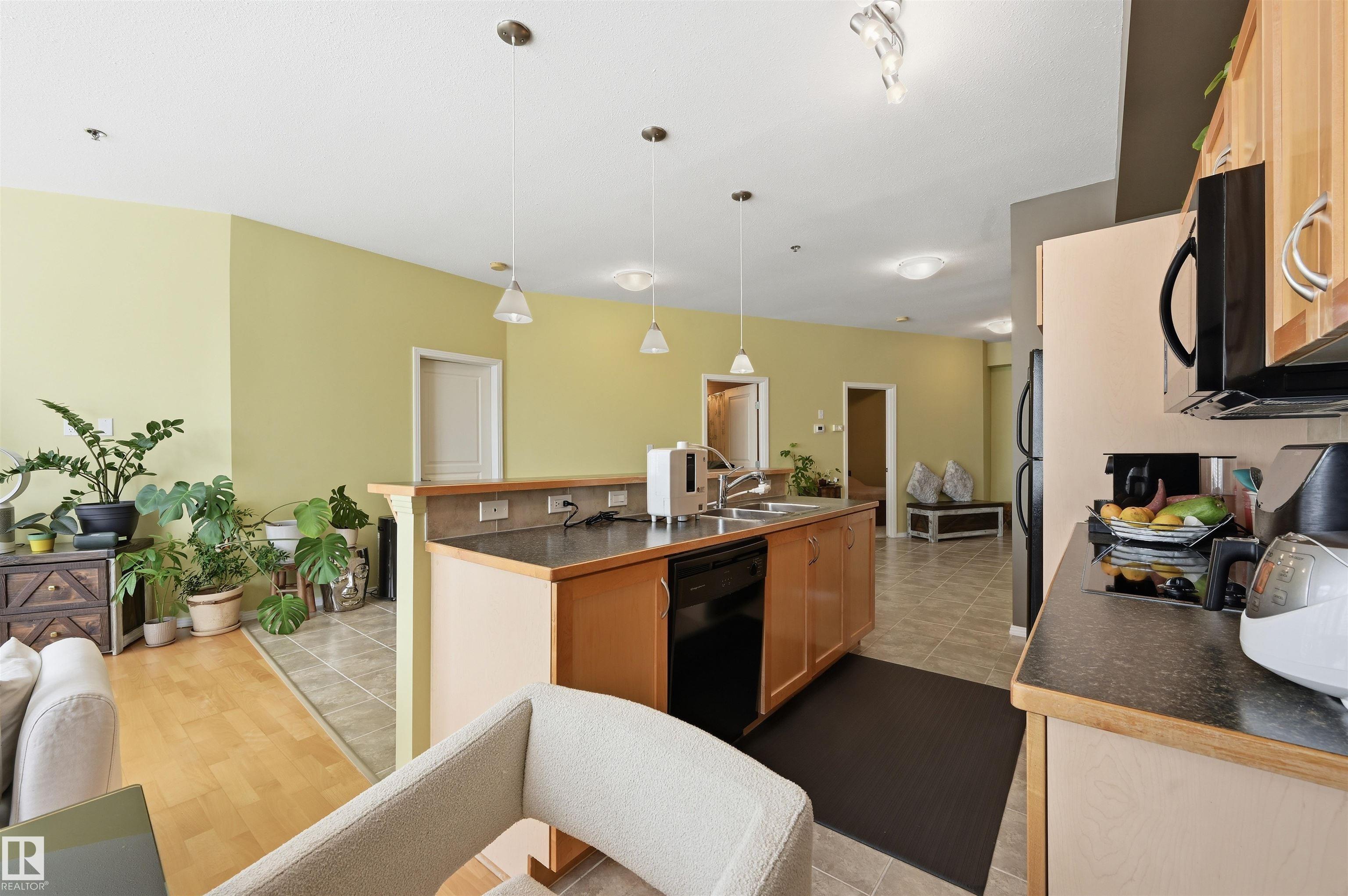 https://zimg.paragon.ice.com/ParagonImages/Property/PM/RAE/225412053/13/0/0/645e21e5412f284054ebd46defa701ff/1/cc8b2ec2612a9b1f864d69c453c066d1/225412053-DA3417D5-E650-4C5C-B2D8-91D2F12FEC65.JPG
