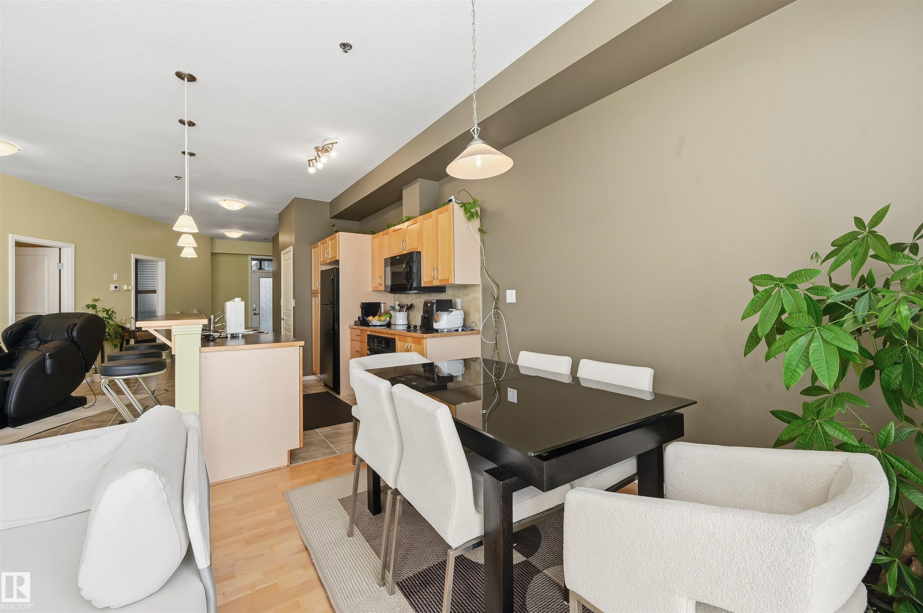 https://zimg.paragon.ice.com/ParagonImages/Property/PM/RAE/225412053/15/0/0/f92b8704ba83cbe11a78934ab5881400/1/cc8b2ec2612a9b1f864d69c453c066d1/225412053-A693C80A-B871-4306-9C86-CC1C64B23C98.JPG
