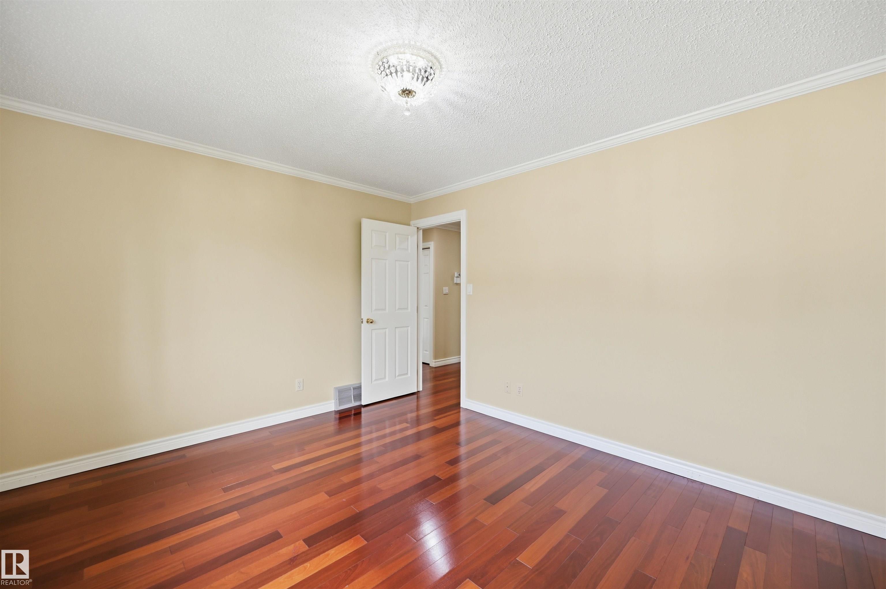 https://zimg.paragon.ice.com/ParagonImages/Property/PM/RAE/225412062/33/0/0/a123e9cece685165a13630b0c46d9ade/1/d48f0dce1b40547e53f7f4b78b8306c6/225412062-C94E2B7E-1166-420D-A888-4EC0BD499B4F.JPG