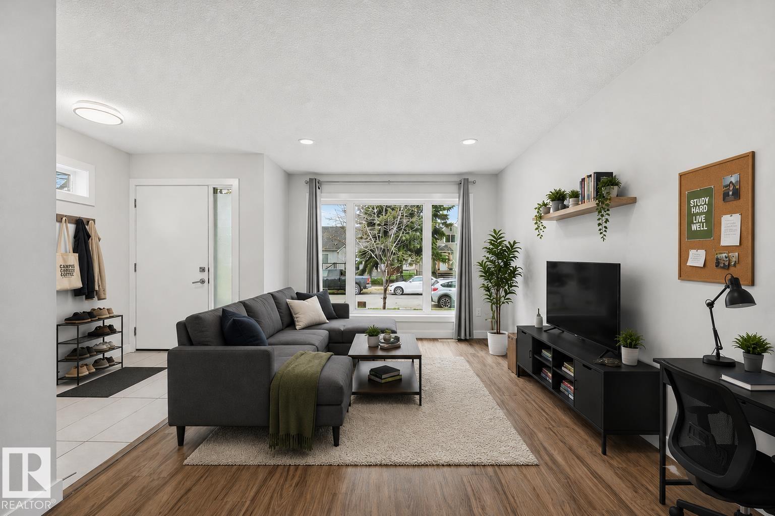 https://zimg.paragon.ice.com/ParagonImages/Property/PM/RAE/225412074/3/0/0/6ff9b9923346ba28897659b1c71072ba/1/5957f8d555bd3a294ba11ff9ff3ea861/225412074-2FD6FFED-2FF8-4B95-8A72-41800BCFCF2D.JPG