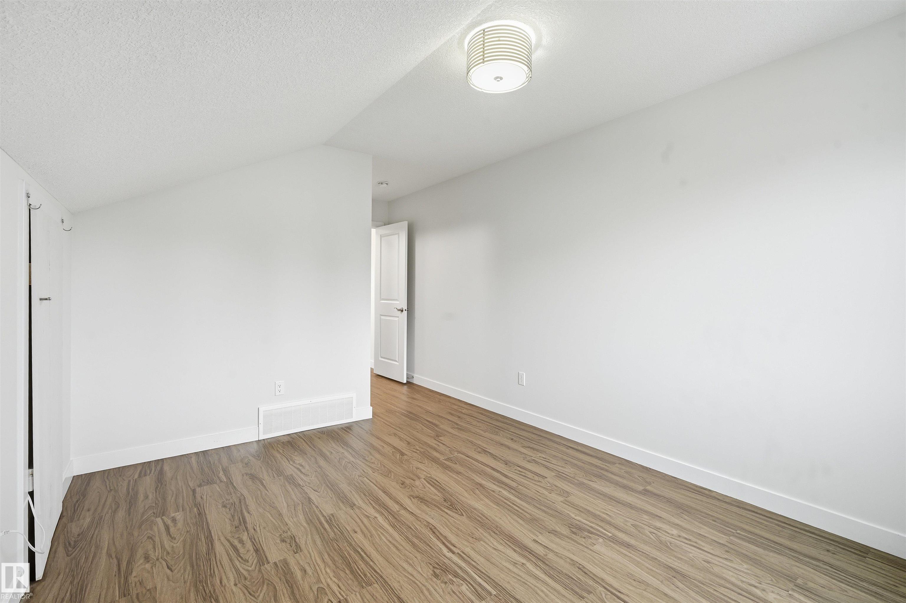 https://zimg.paragon.ice.com/ParagonImages/Property/PM/RAE/225412074/40/0/0/0f96a4b5d630a38eea00e95ca781e738/1/5957f8d555bd3a294ba11ff9ff3ea861/225412074-C9F83D3B-062E-4C5A-B34B-77330E680513.JPG
