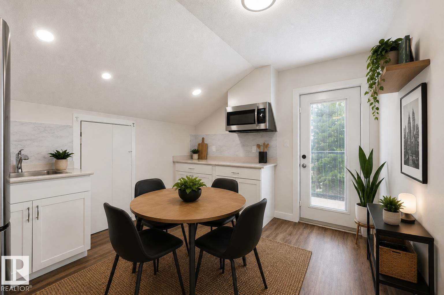 https://zimg.paragon.ice.com/ParagonImages/Property/PM/RAE/225412074/42/0/0/e8b98a1054e5405ddda721117e7eb751/1/5957f8d555bd3a294ba11ff9ff3ea861/225412074-81921193-104E-4E3C-A0DA-0434A0458575.JPG