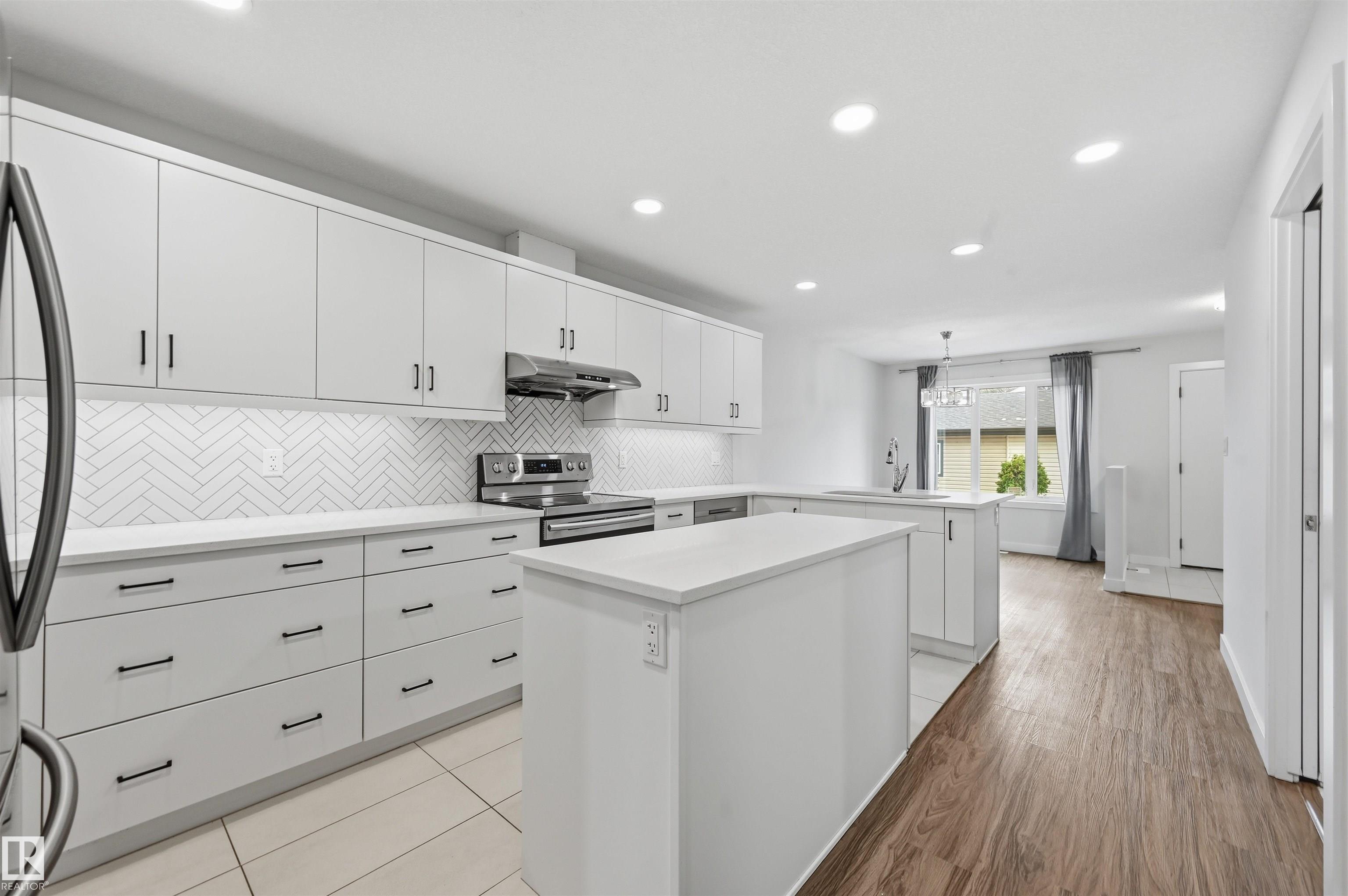 https://zimg.paragon.ice.com/ParagonImages/Property/PM/RAE/225412074/7/0/0/8c9c52797e7037d92ed4d38dd812e50a/1/5957f8d555bd3a294ba11ff9ff3ea861/225412074-6062EAF1-4249-45D4-975A-20E3806B3E50.JPG