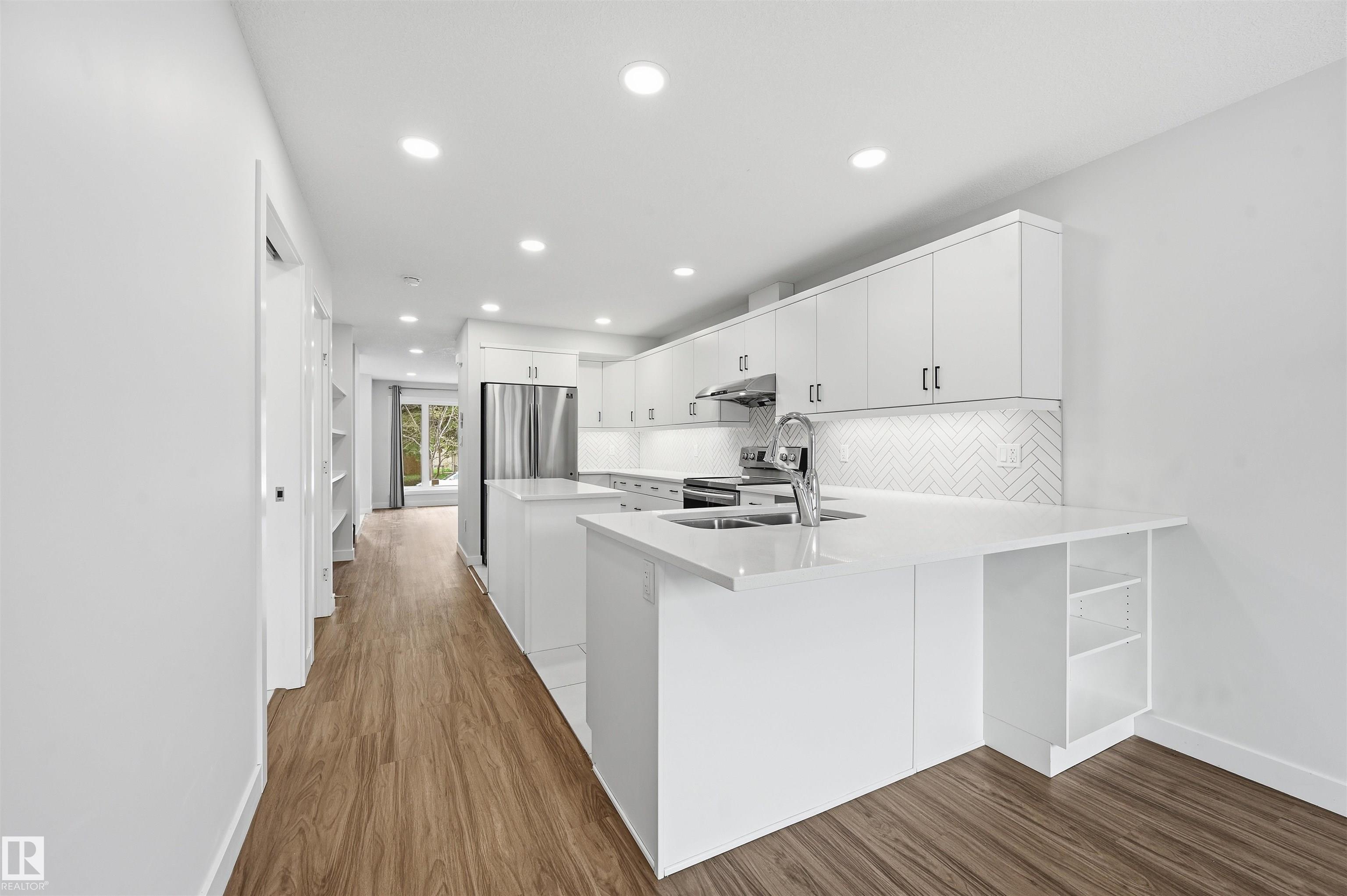 https://zimg.paragon.ice.com/ParagonImages/Property/PM/RAE/225412074/8/0/0/45cc038c06bcf9c54135f6e0a4434001/1/5957f8d555bd3a294ba11ff9ff3ea861/225412074-B309E473-F16C-4F83-B4CD-C4B00783068E.JPG