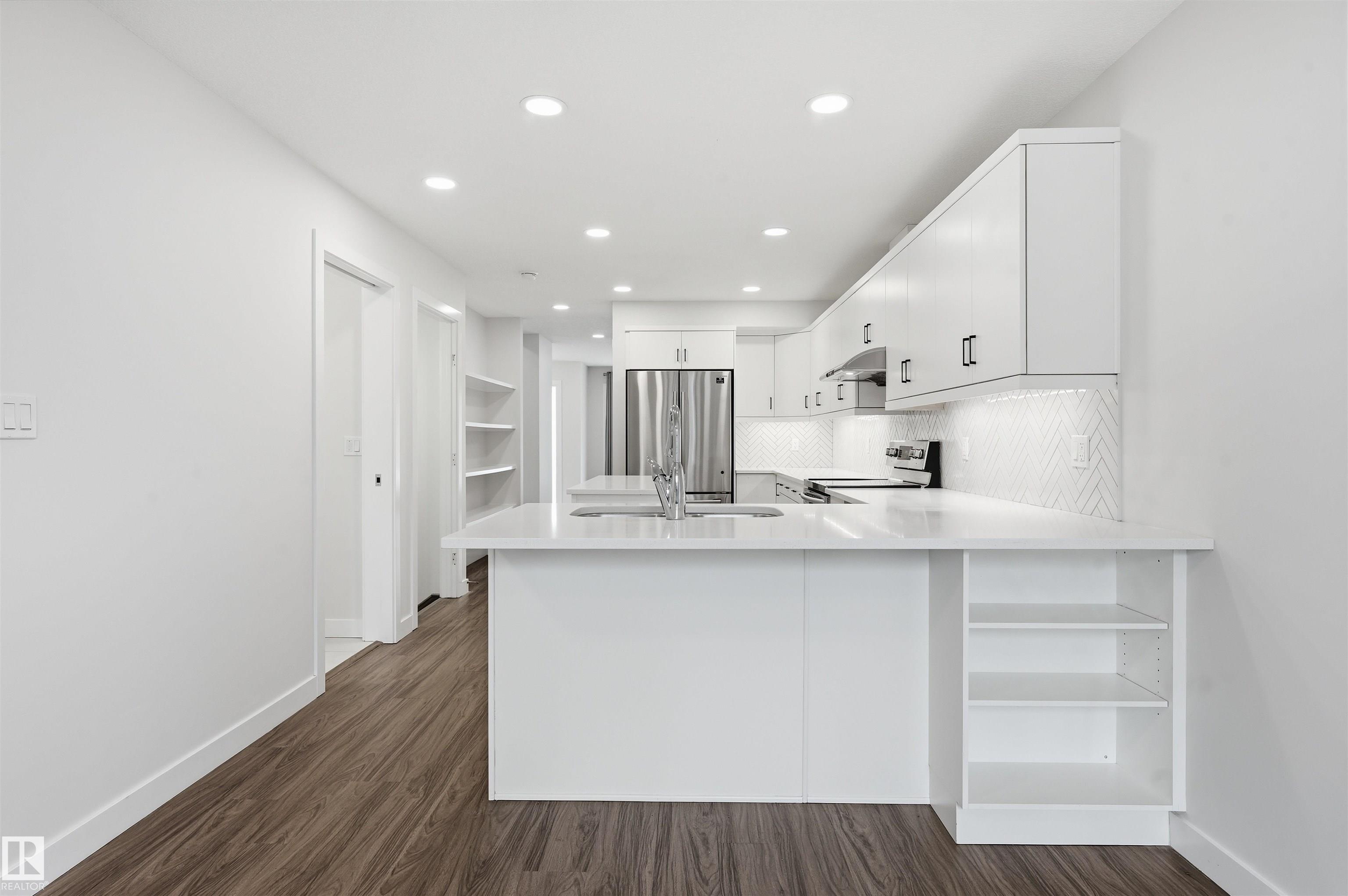 https://zimg.paragon.ice.com/ParagonImages/Property/PM/RAE/225412074/9/0/0/56bd284127bf385b94a25a5fec24555e/1/5957f8d555bd3a294ba11ff9ff3ea861/225412074-79DE541D-5FDA-4363-A9F0-77578986C3F1.JPG