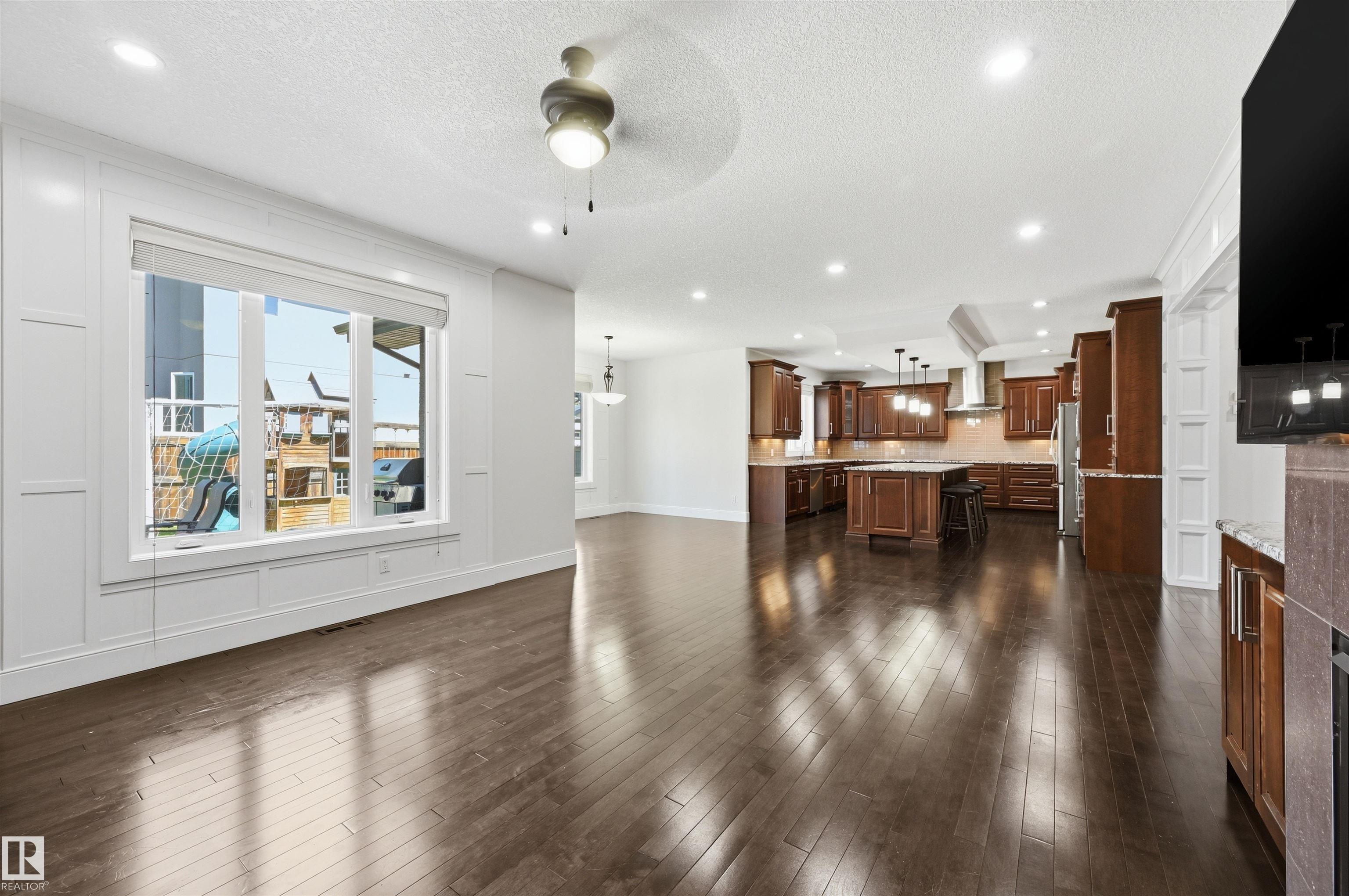 https://zimg.paragon.ice.com/ParagonImages/Property/PM/RAE/225412088/11/0/0/fa4211ac70337a8cd3d06afb97cb4ff7/1/19e972cfb5105a4db411d3811707beb1/225412088-80D8B64E-6FB0-4750-9254-45DB17EBCB9F.JPG
