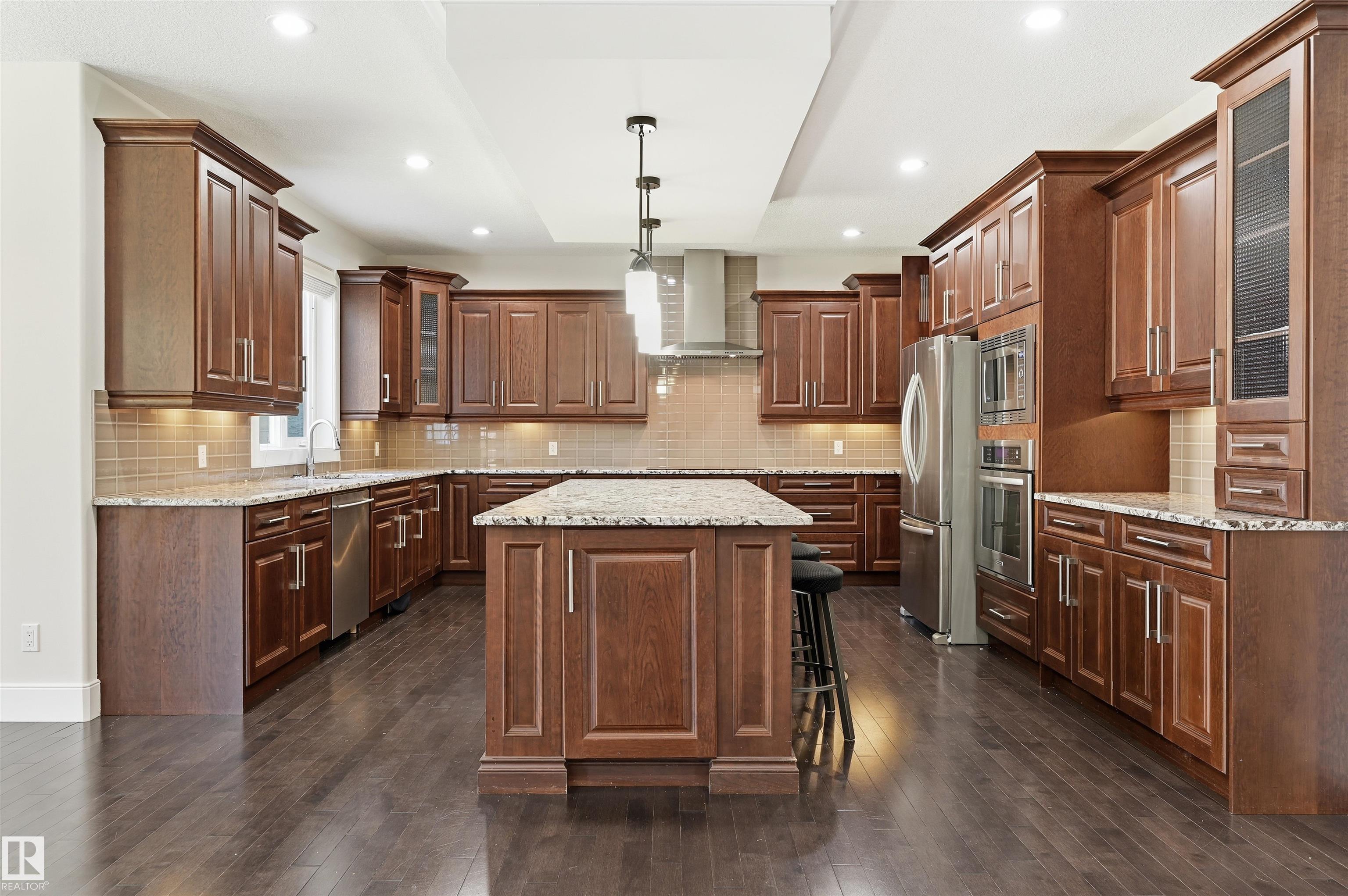 https://zimg.paragon.ice.com/ParagonImages/Property/PM/RAE/225412088/13/0/0/4492648cf9702972a155a9a1237fd313/1/19e972cfb5105a4db411d3811707beb1/225412088-6A0E01E5-A4BC-4E19-ACDE-329EA40D0E34.JPG