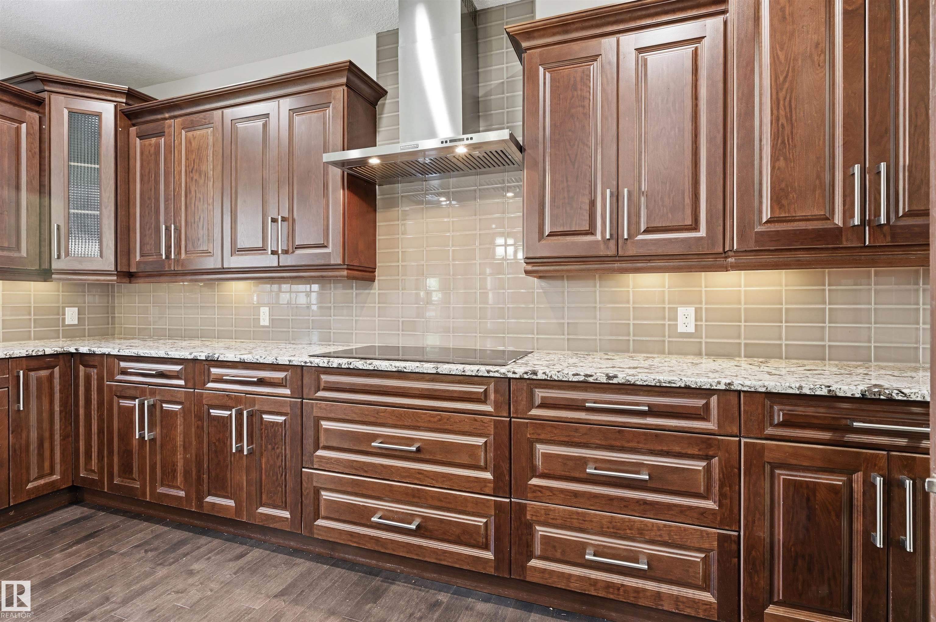 https://zimg.paragon.ice.com/ParagonImages/Property/PM/RAE/225412088/16/0/0/4fa6020e4d7667f9a58dd329800d0235/1/19e972cfb5105a4db411d3811707beb1/225412088-136F639B-0EE5-4809-AF0C-BCCBA08BBB77.JPG