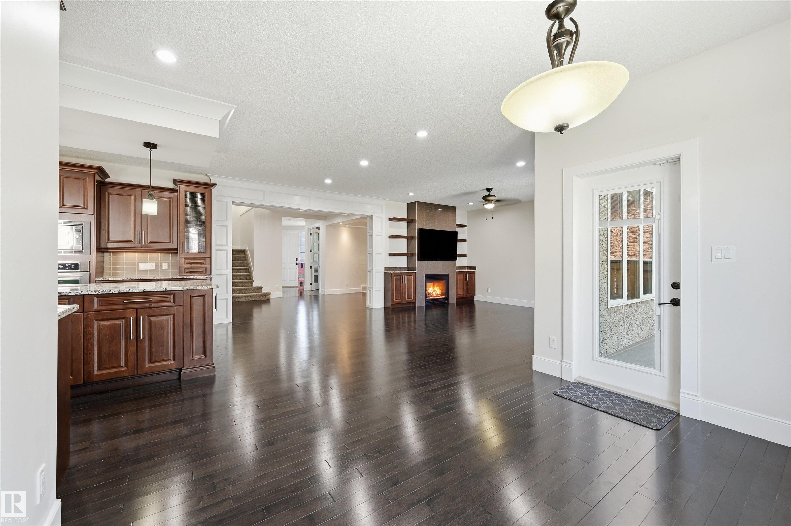 https://zimg.paragon.ice.com/ParagonImages/Property/PM/RAE/225412088/21/0/0/a32cdf968a2d7d703025cd3aafcf28cf/1/19e972cfb5105a4db411d3811707beb1/225412088-98E6B317-4474-47D6-8B0F-B8B795B42791.JPG