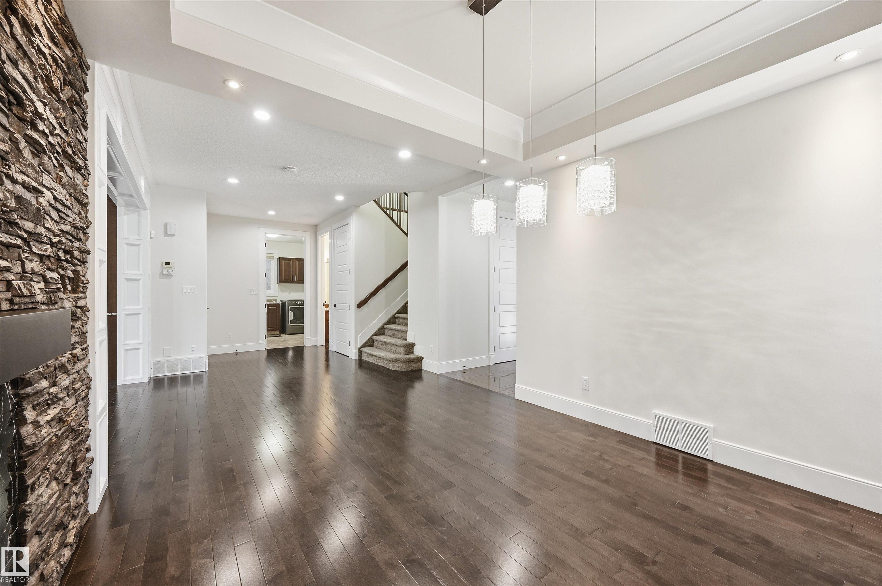 https://zimg.paragon.ice.com/ParagonImages/Property/PM/RAE/225412088/8/0/0/de465f6c459711c9ceb0eae323c088e0/1/19e972cfb5105a4db411d3811707beb1/225412088-545C70B8-F8F4-4A9E-B165-34E8AF6242D0.JPG