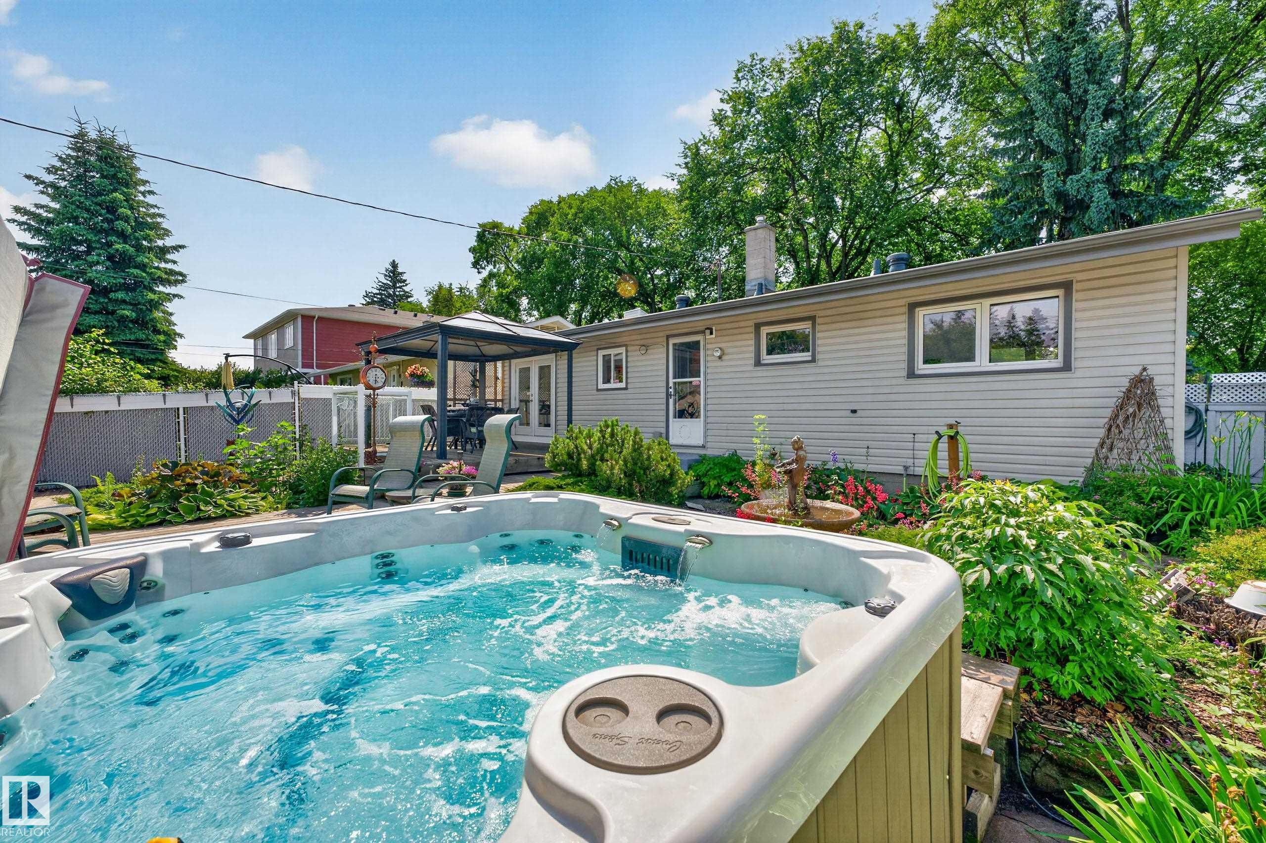 https://zimg.paragon.ice.com/ParagonImages/Property/PM/RAE/225412102/16/0/0/1e96b91359a67a0f526257d7802923ca/1/593f62541c9037b17c42a4d59a809f86/225412102-ab7ba133-61f9-4b14-a7d0-7440c91ff86e.JPG