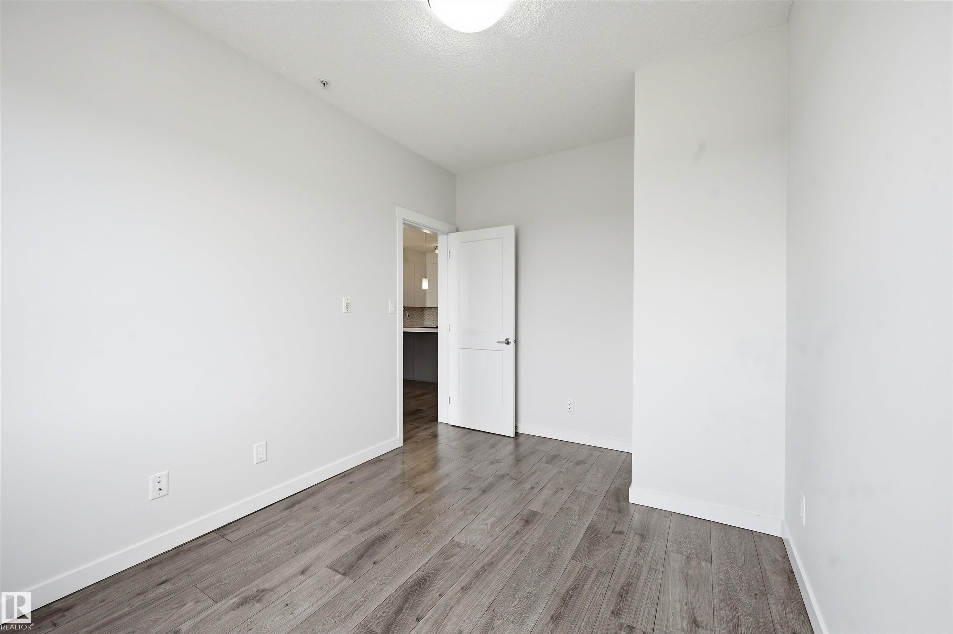 https://zimg.paragon.ice.com/ParagonImages/Property/PM/RAE/225412109/29/0/0/d4fe86b5c6bbab1a6fbae57e933b8dd1/1/5a2847433c1af8887b529c5dd021d595/225412109-D33F8DDD-43B4-4622-A88D-55395BD9A36C.JPG