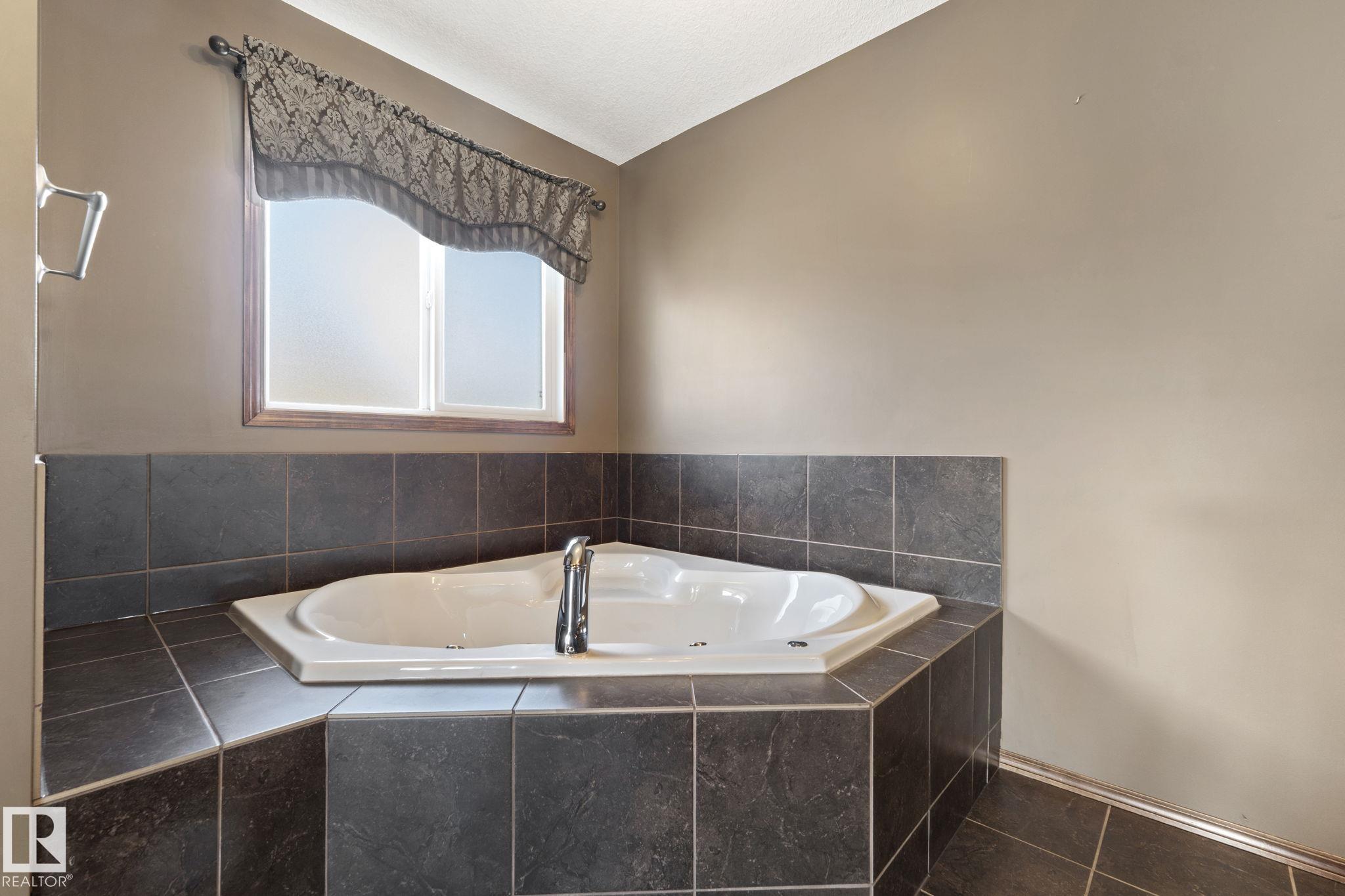 Photo 24 at 25 Hilltop Ridge, South Fort, Fort Saskatchewan