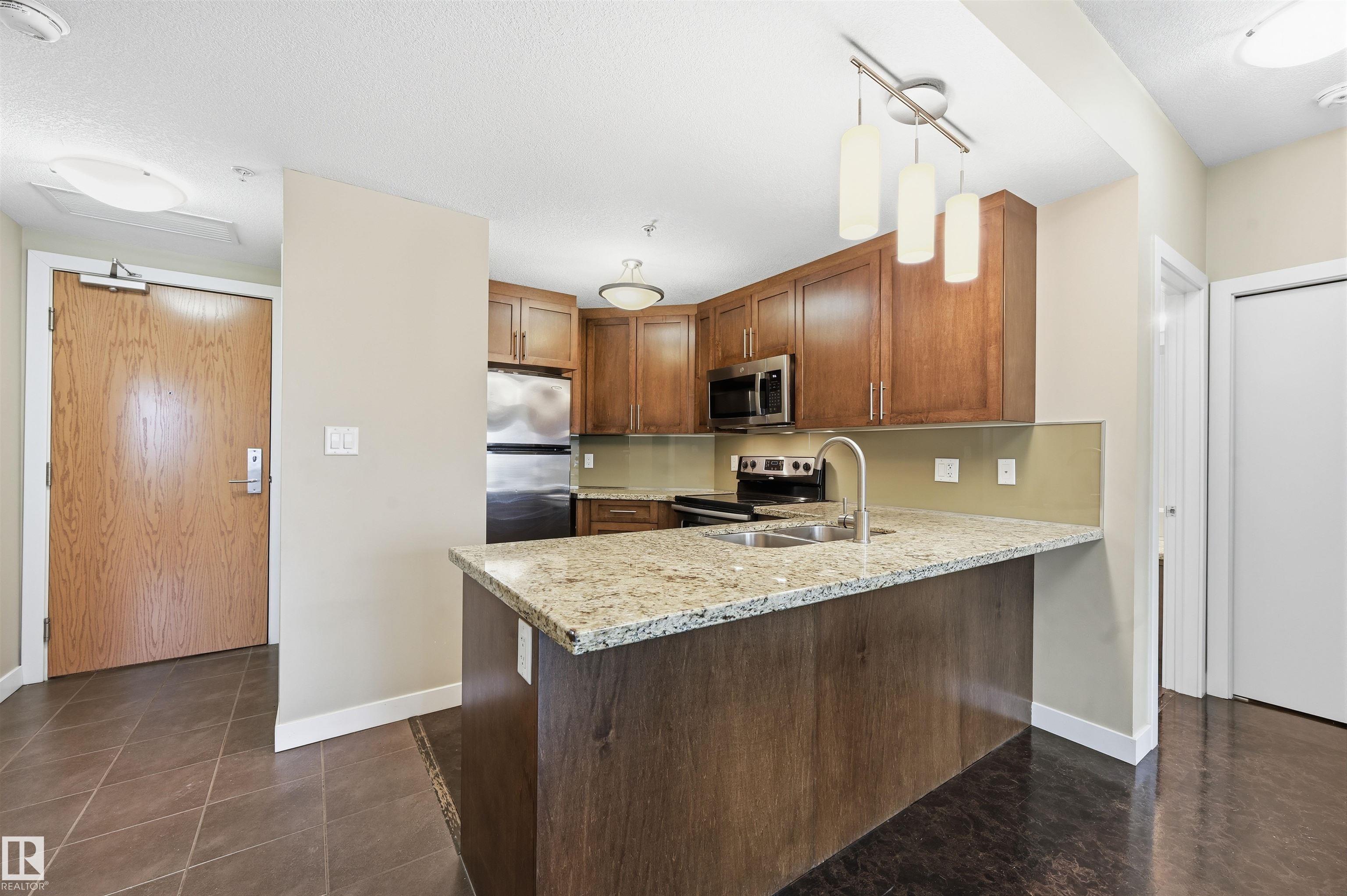 Photo 7 at 805 - 10055 118 Street NW, Wîhkwêntôwin, Edmonton