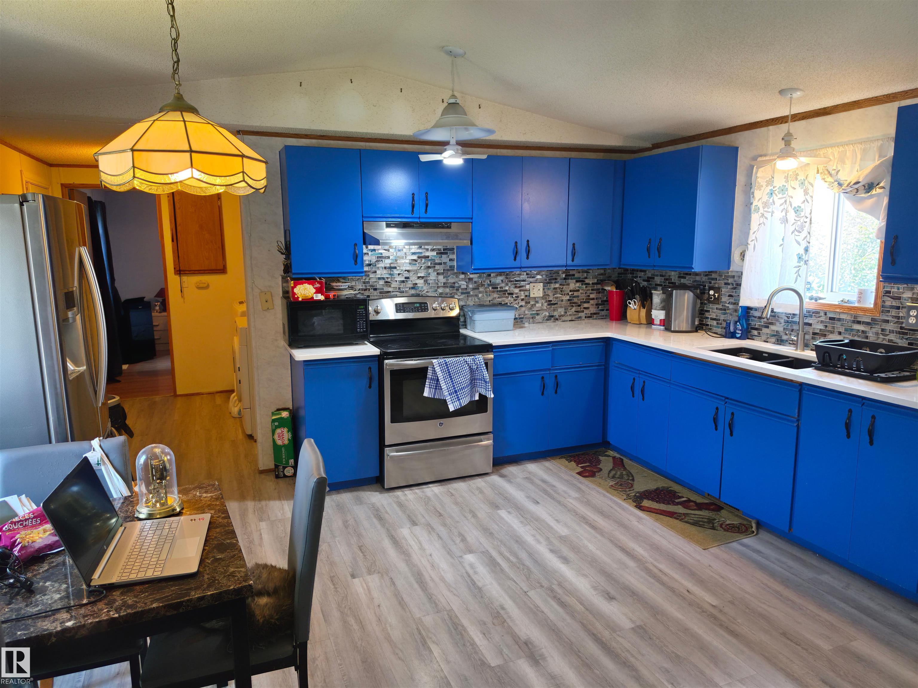 https://zimg.paragon.ice.com/ParagonImages/Property/PM/RAE/225412143/10/0/0/4cd6e8e77e95e00070e6c7e6360150b4/1/48b78c0ecdd39c934a65b95d44d9e48f/225412143-50555484-d077-4bfb-b6df-21a473f4bba0.JPG