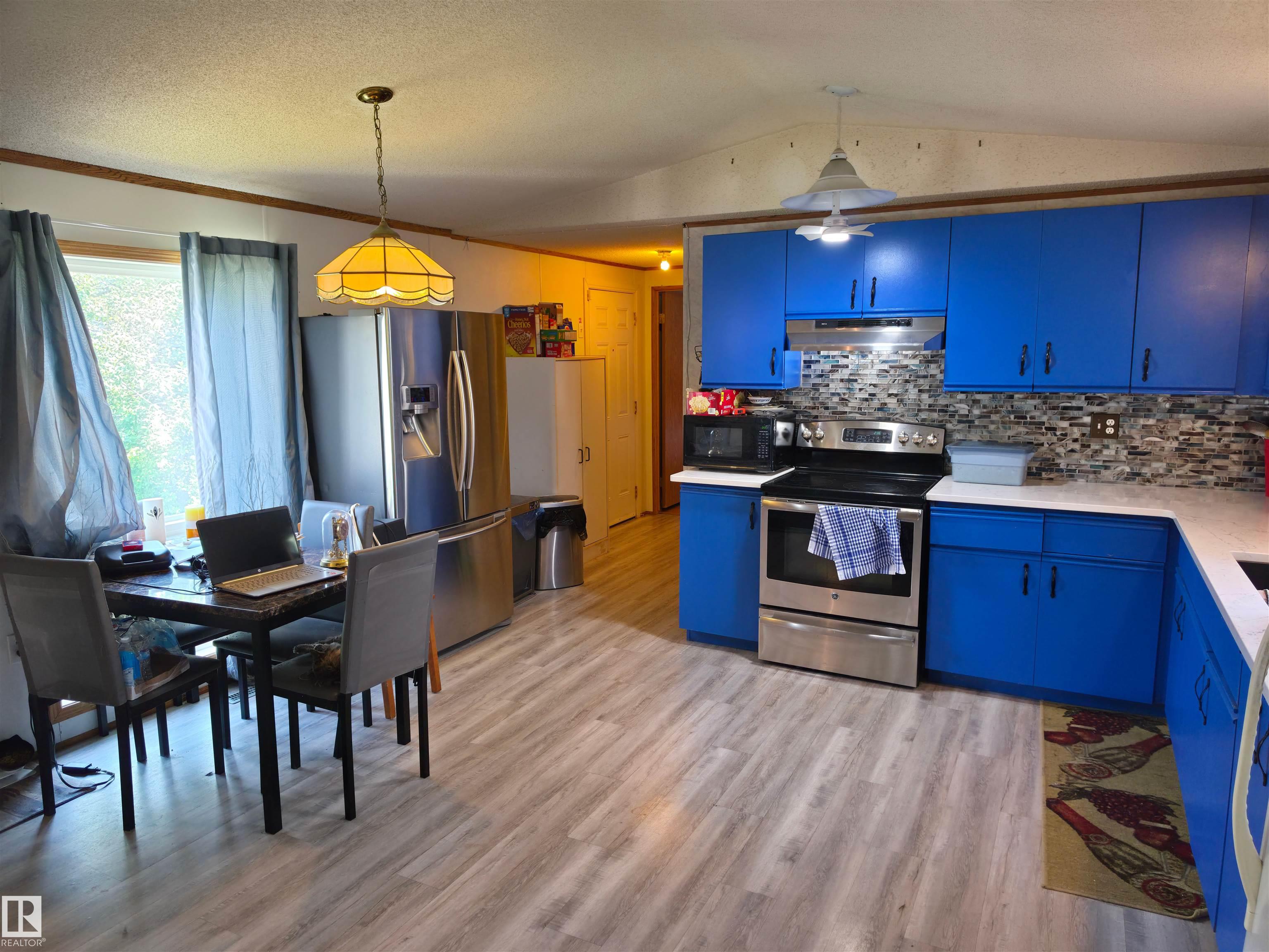 https://zimg.paragon.ice.com/ParagonImages/Property/PM/RAE/225412143/11/0/0/2b79ce97480190c4ec6953fef0e43a35/1/48b78c0ecdd39c934a65b95d44d9e48f/225412143-e12d08de-0862-470c-a85f-6dc893804405.JPG