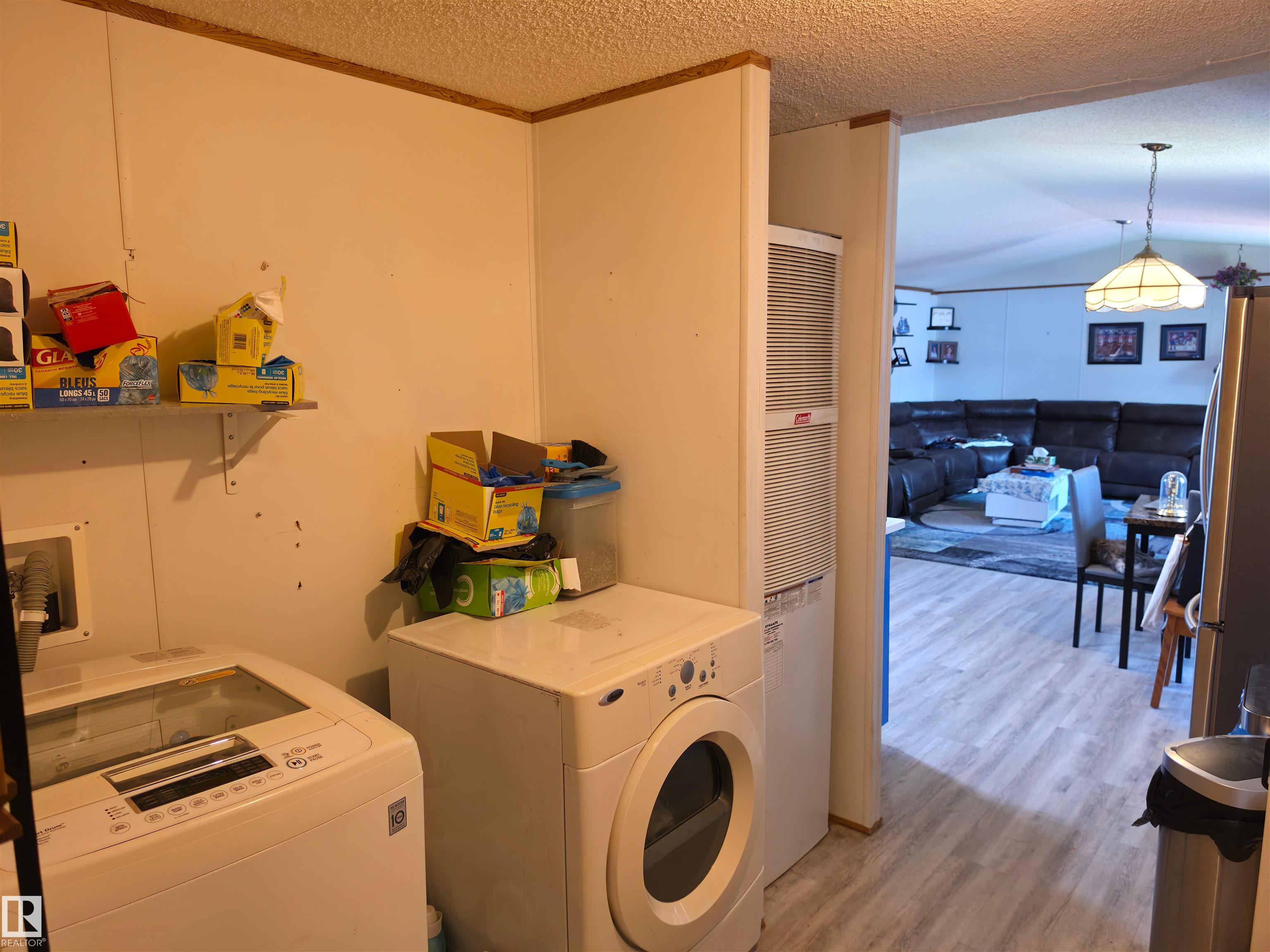 https://zimg.paragon.ice.com/ParagonImages/Property/PM/RAE/225412143/12/0/0/afab0ab588771c5db311ea96b485b5c0/1/48b78c0ecdd39c934a65b95d44d9e48f/225412143-bb6430b2-3ac7-4c2c-8ccc-7ea8ddf740db.JPG