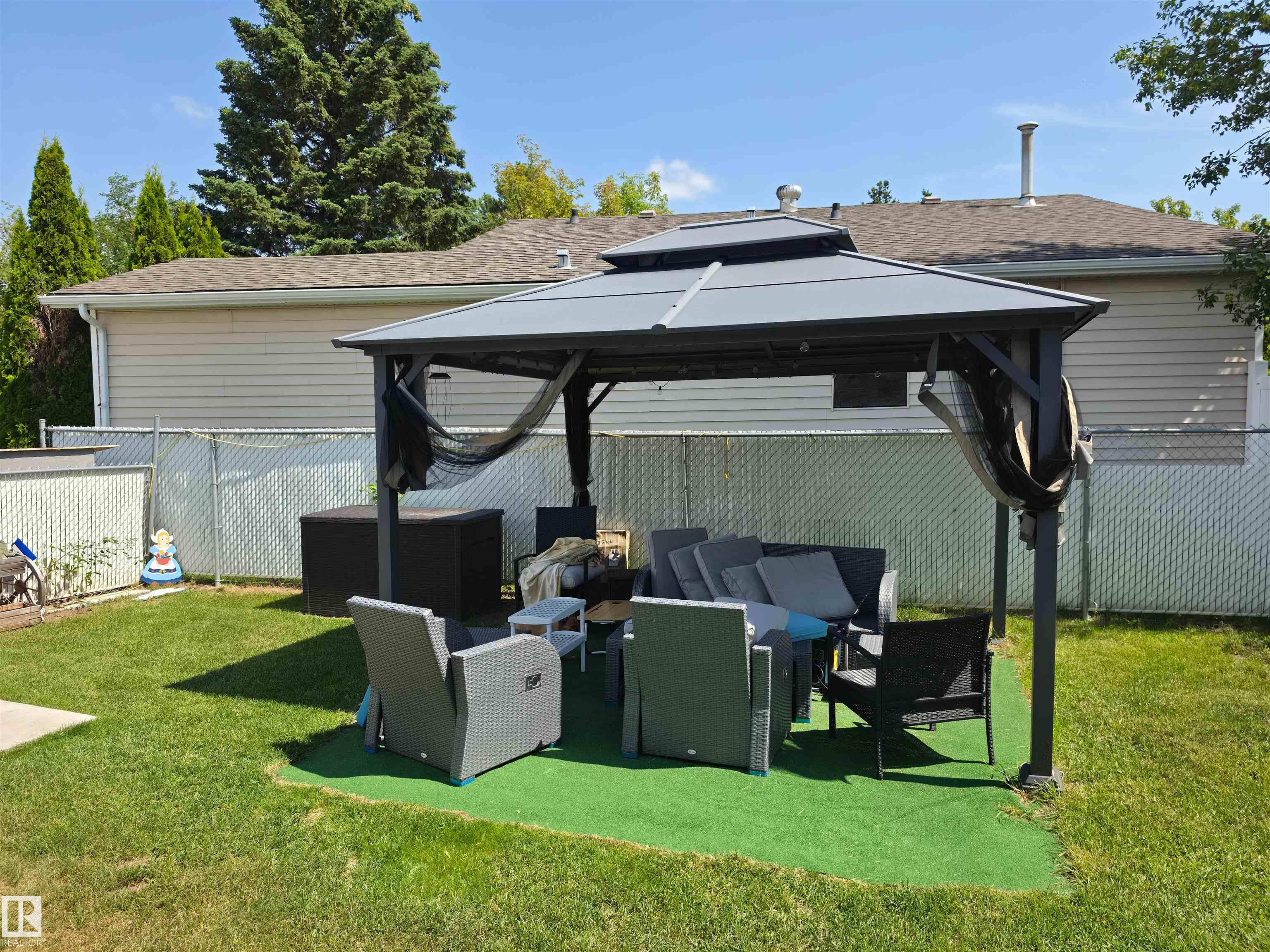 https://zimg.paragon.ice.com/ParagonImages/Property/PM/RAE/225412143/25/0/0/6419a135efdd649278ec41ddce6d866f/1/48b78c0ecdd39c934a65b95d44d9e48f/225412143-e5cbe711-648d-4195-8c21-da732196c254.JPG