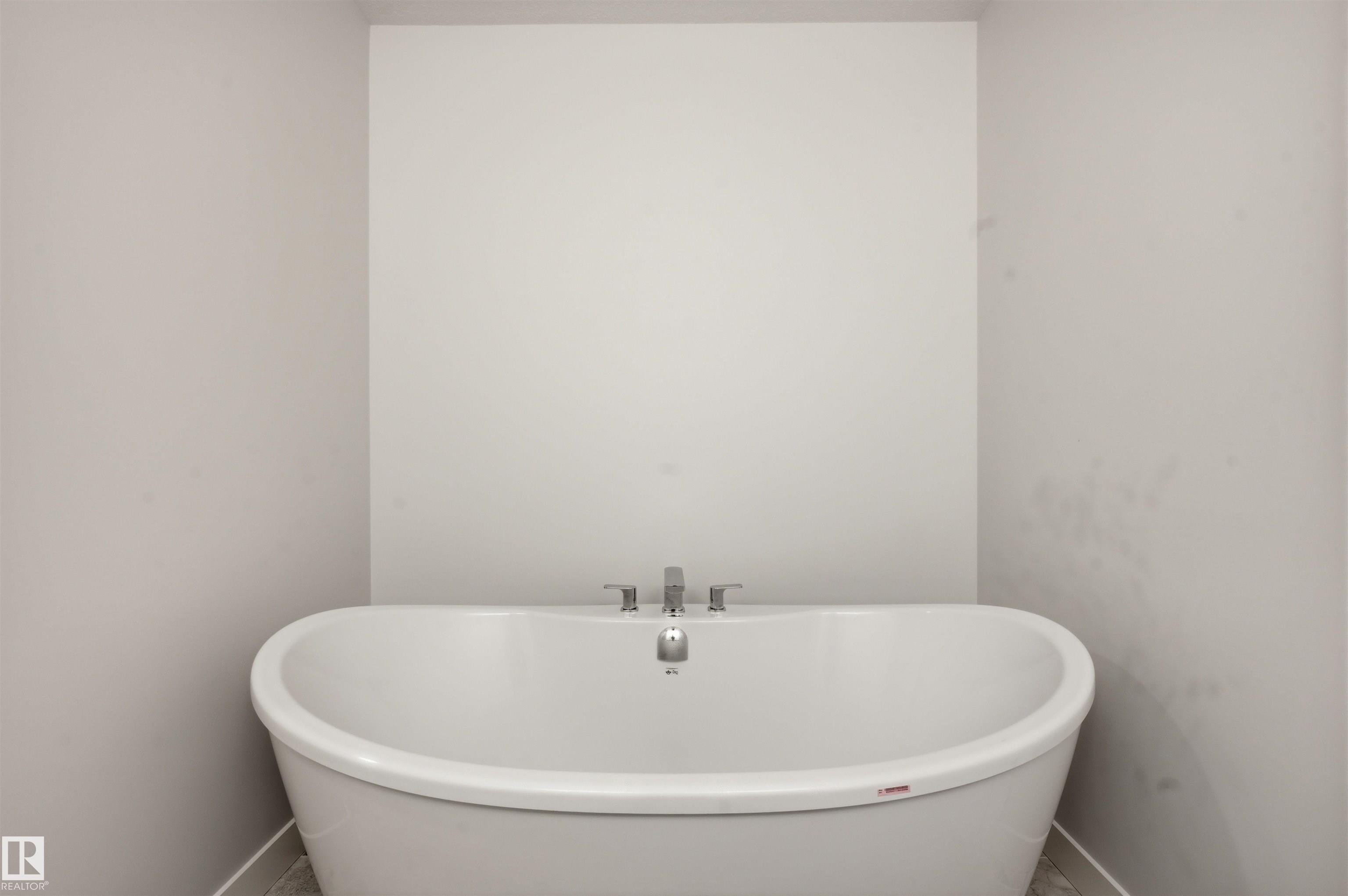 https://zimg.paragon.ice.com/ParagonImages/Property/PM/RAE/225412153/29/0/0/311c3d61366bdea2254c3e201a4e592c/1/b68e77ed436e632874cfaa05ba676499/225412153-14EA8E13-5E9D-4136-B588-5B911DAB8955.JPG