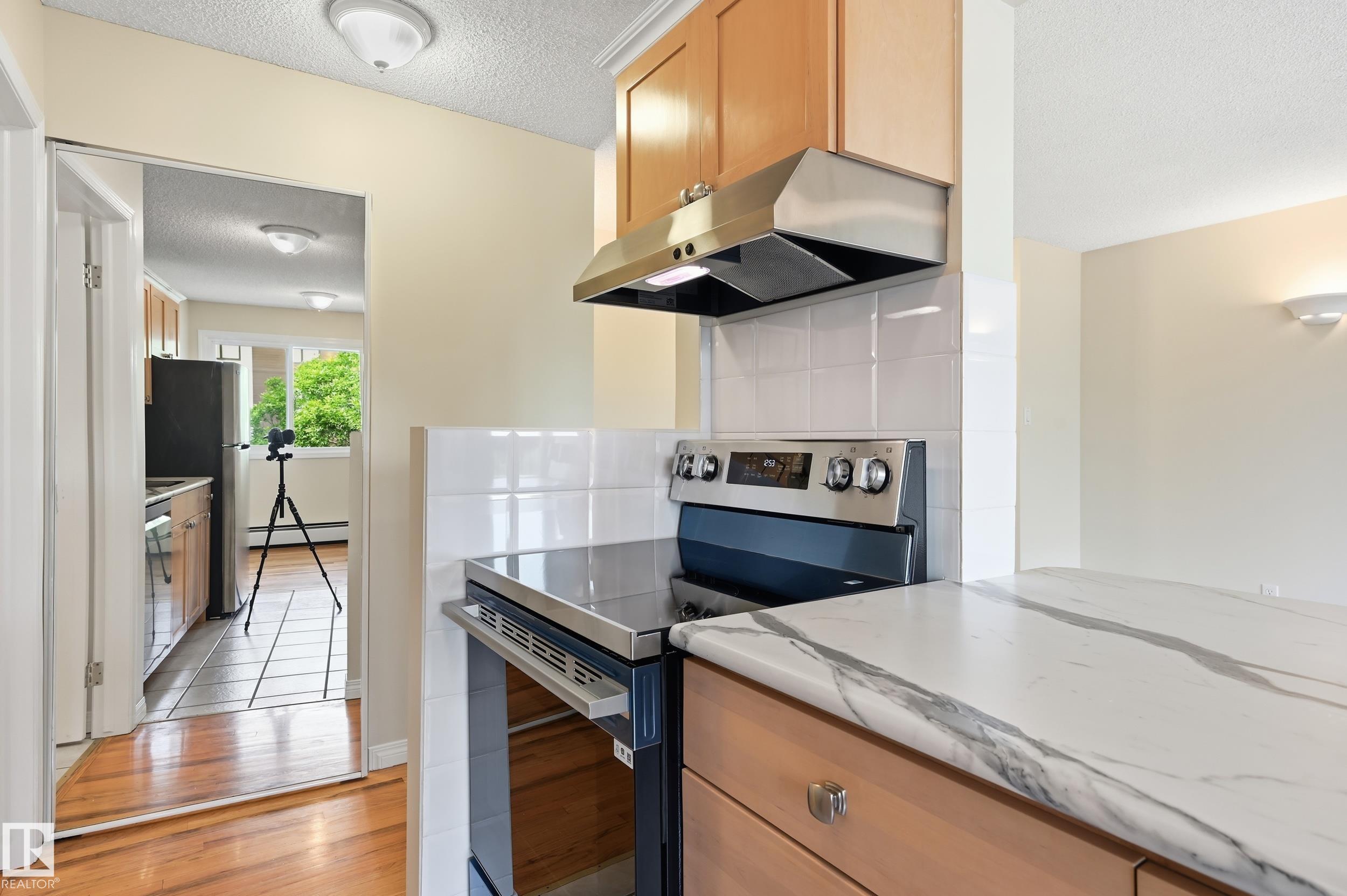 https://zimg.paragon.ice.com/ParagonImages/Property/PM/RAE/225412154/9/0/0/6abe7a6131b2d85be9fe0d822388df1f/1/defc7ac616cf11d1fe1847e4395b06d4/225412154-ce77fe7f-1697-4525-8d84-b6467110ec47.JPG