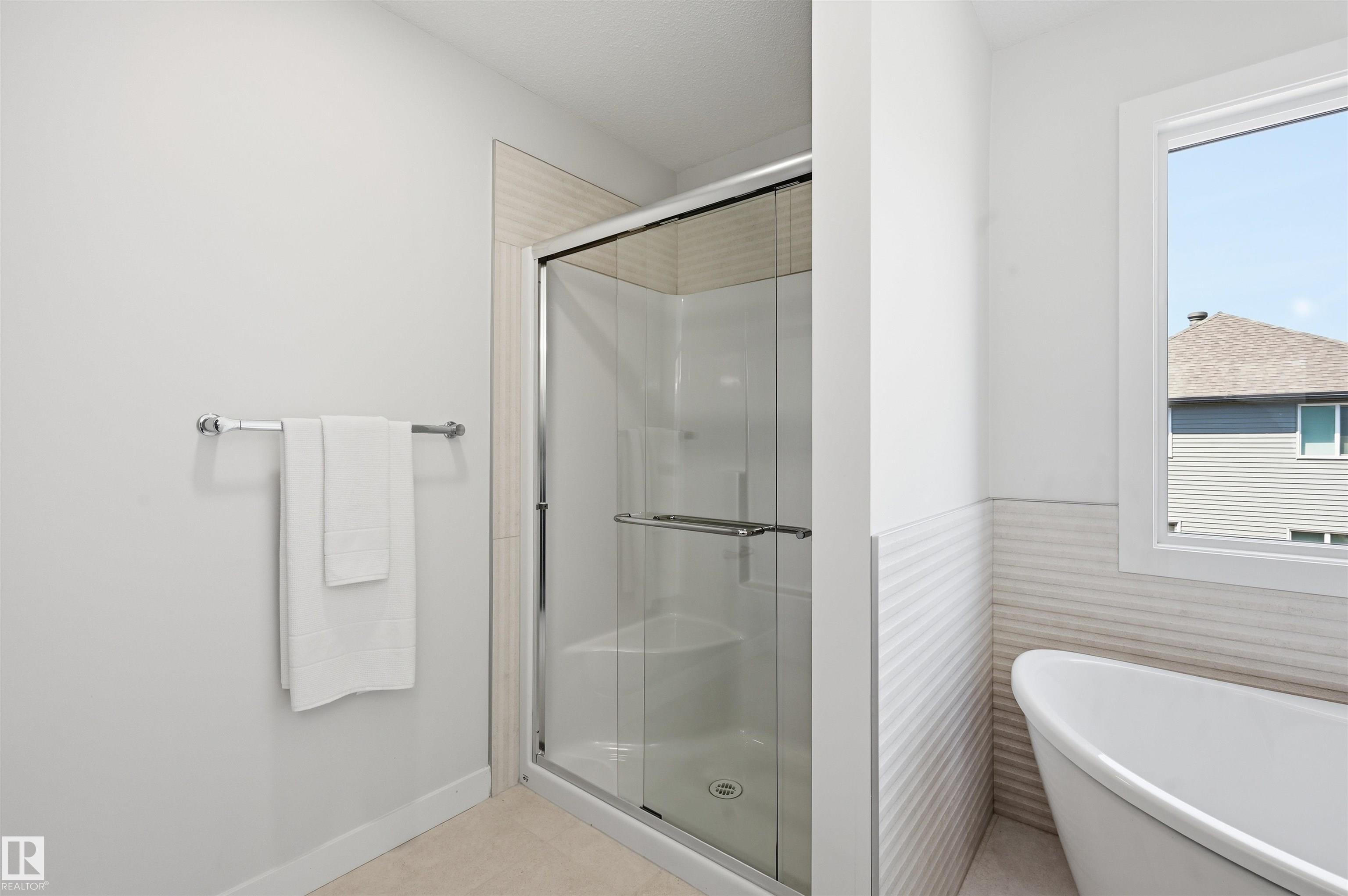 https://zimg.paragon.ice.com/ParagonImages/Property/PM/RAE/225412155/40/0/0/83de548a2cb6ae3ffe5fa9cacd2af0f3/1/3eb77a39bc69f362efd20fe68b62d480/225412155-ACFFA76A-3043-479A-982D-ADFCF88FA79E.JPG