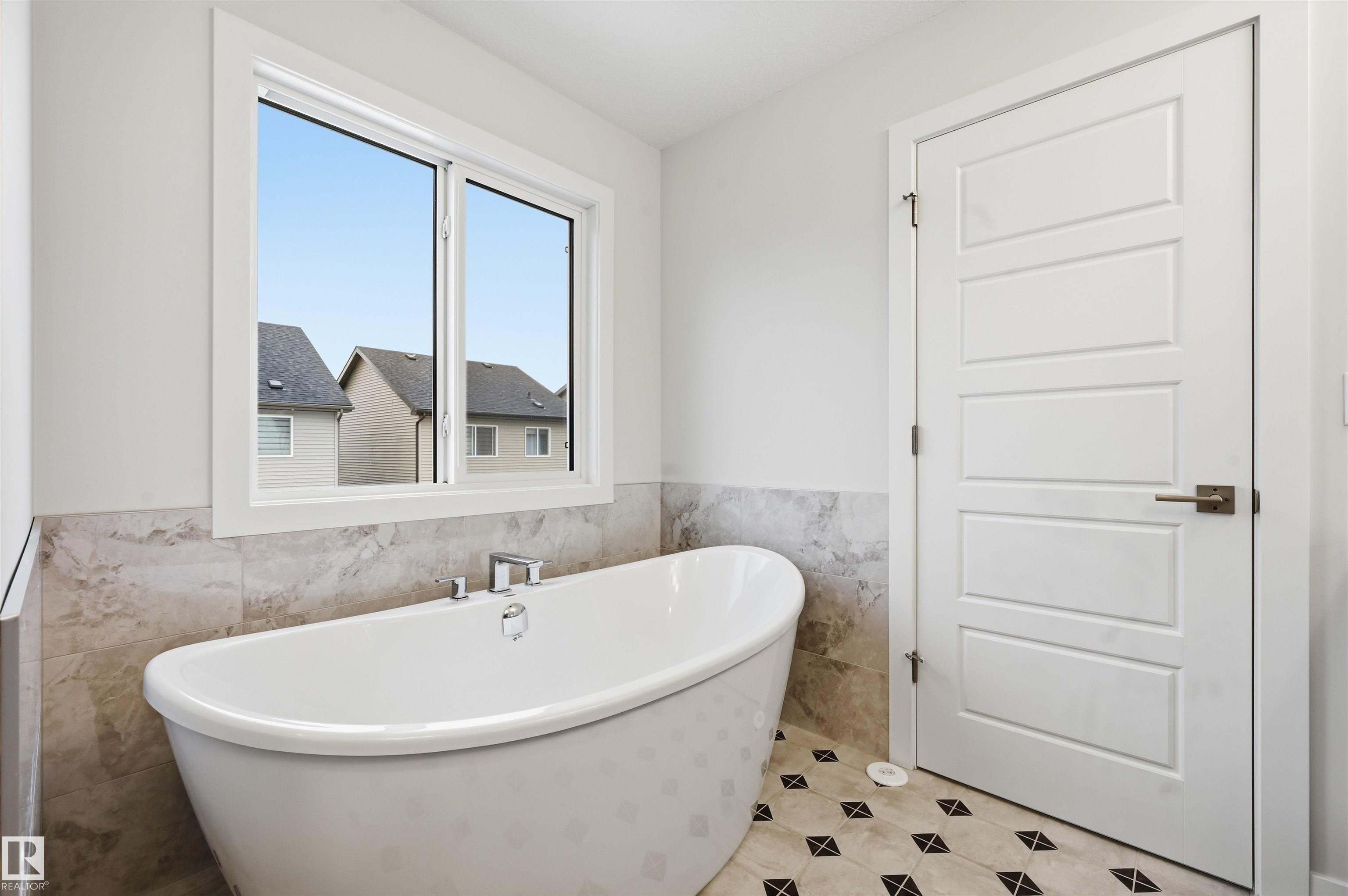 https://zimg.paragon.ice.com/ParagonImages/Property/PM/RAE/225412158/34/0/0/acd8652835850677e6a11d34c58f1008/1/d10338b5c51151324c1e5110d5307050/225412158-D6913523-2164-44ED-B027-8F09A5A070A8.JPG