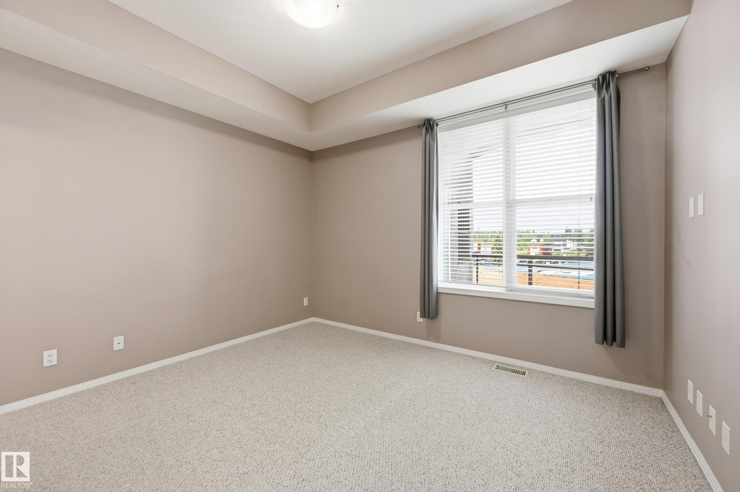 https://zimg.paragon.ice.com/ParagonImages/Property/PM/RAE/225412205/16/0/0/aae64b770339bbcb5d795756b3ca08b5/1/482da28433db10ec2348de611d00078a/225412205-685c6863-db76-443f-bf11-fd5caefb6806.JPG