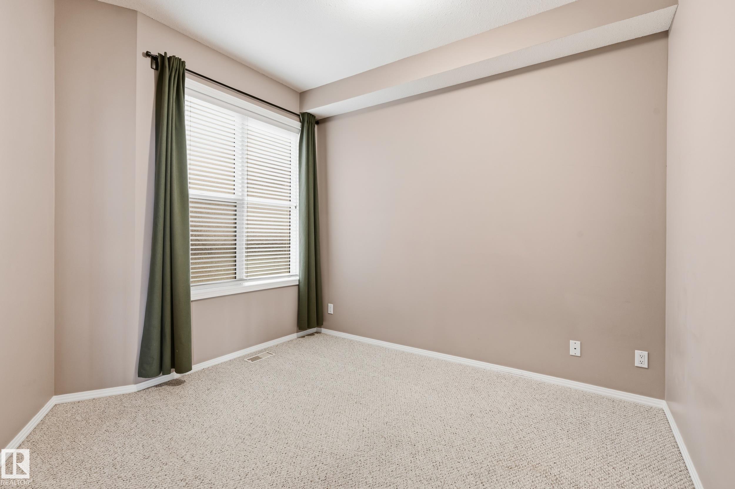 https://zimg.paragon.ice.com/ParagonImages/Property/PM/RAE/225412205/24/0/0/74b1ad2bc10c6b968b8f6f352916f1a4/1/482da28433db10ec2348de611d00078a/225412205-5c33de0a-cdc2-4323-b88c-a5966e84f6d7.JPG