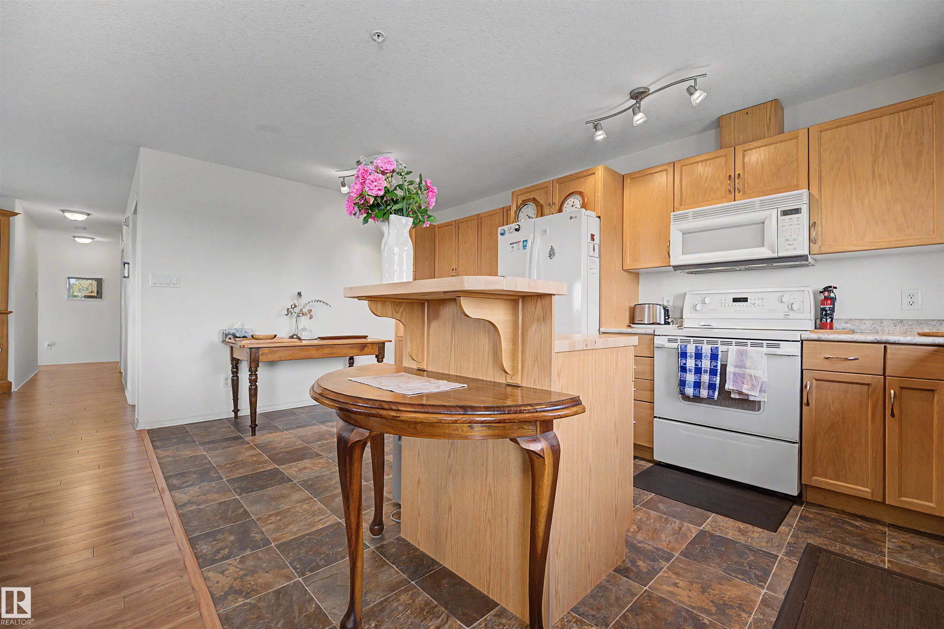 Photo 11 at 231 - 231 78 A Mckenney Avenue, Mission, St. Albert