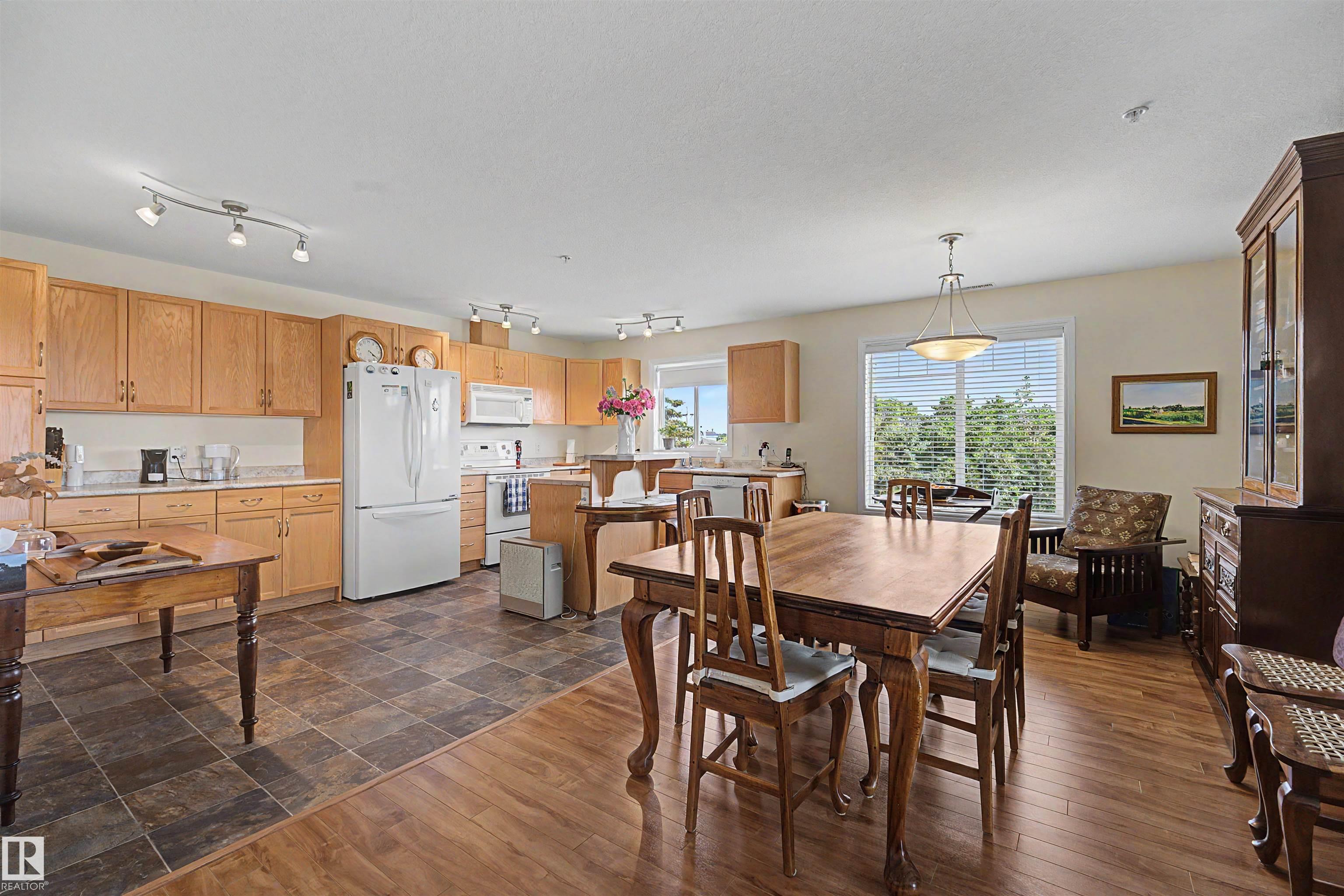 Photo 13 at 231 - 231 78 A Mckenney Avenue, Mission, St. Albert