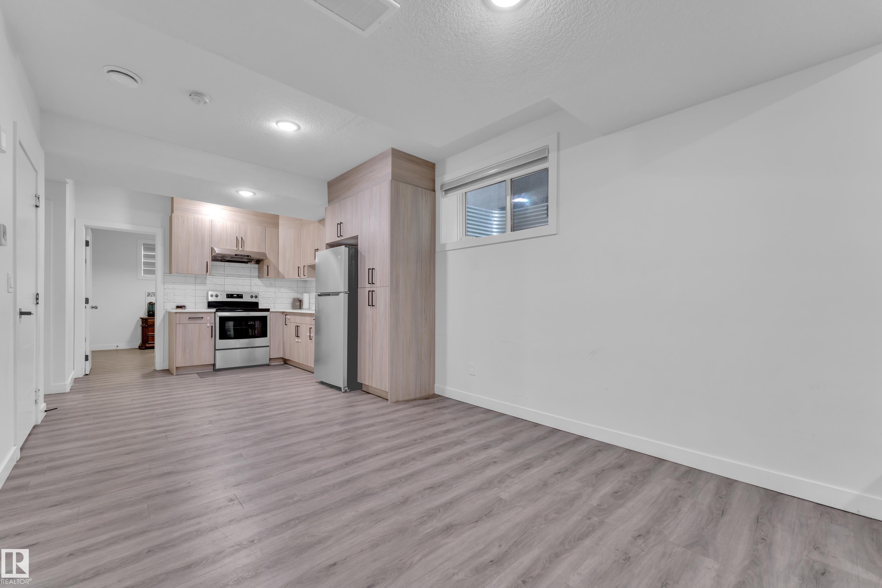 https://zimg.paragon.ice.com/ParagonImages/Property/PM/RAE/225412230/46/0/0/4101d733a8c628693d01903f7a14c04b/1/822c35fd588afbeadf4a7b1f95f02f74/225412230-26233D10-8438-4B19-B874-7102ADC7C999.JPG