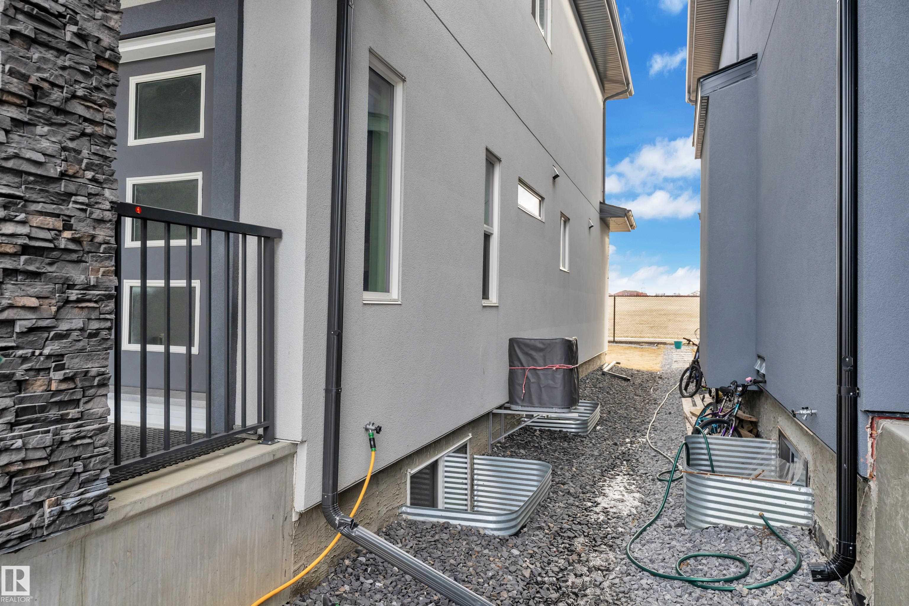 https://zimg.paragon.ice.com/ParagonImages/Property/PM/RAE/225412230/52/0/0/9e12c170452ace1a0a3ddaf98f9298d9/1/822c35fd588afbeadf4a7b1f95f02f74/225412230-4FB96EA8-3D9A-419C-A510-7336BC04445B.JPG