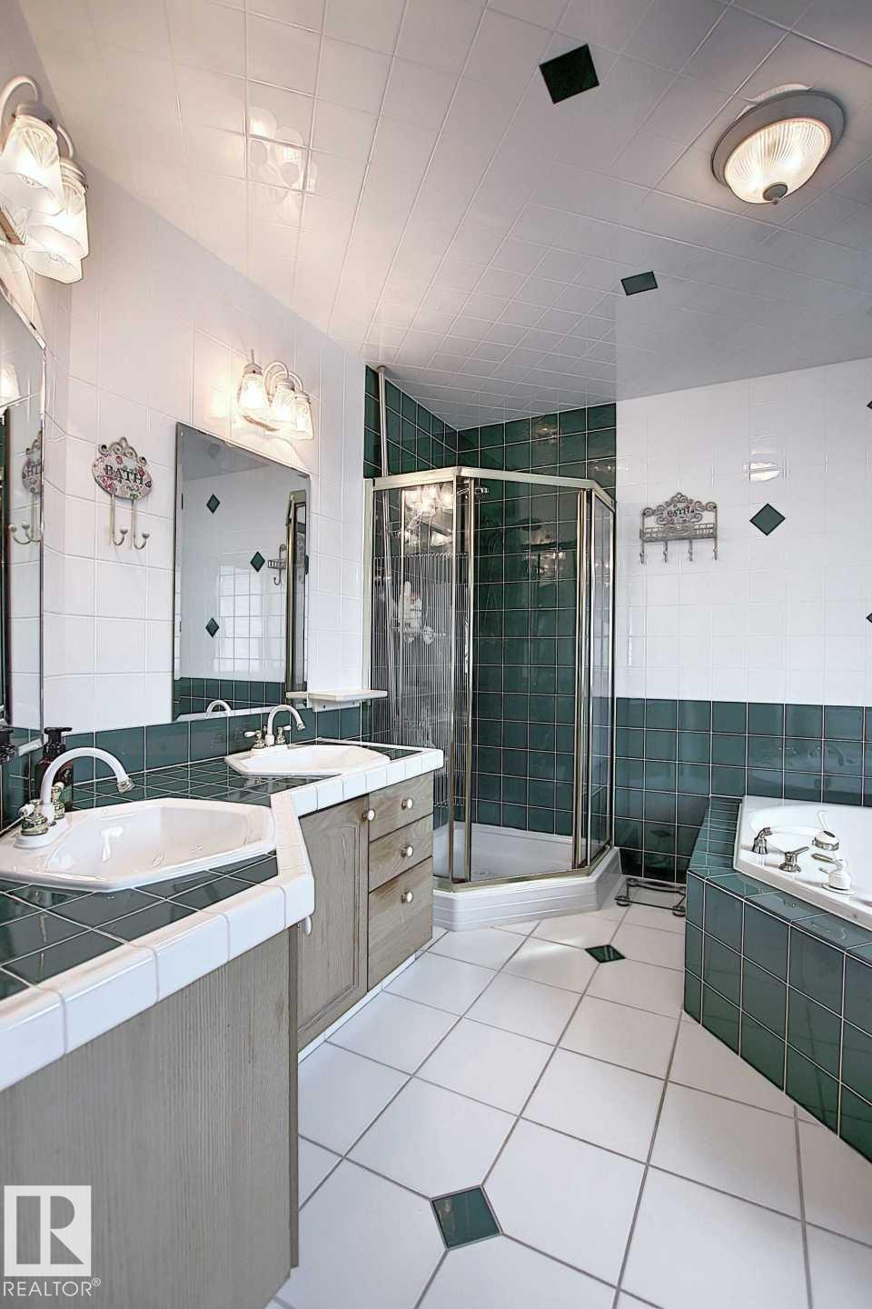 Photo 31 at 11126 52 Street NW, Highlands, Edmonton