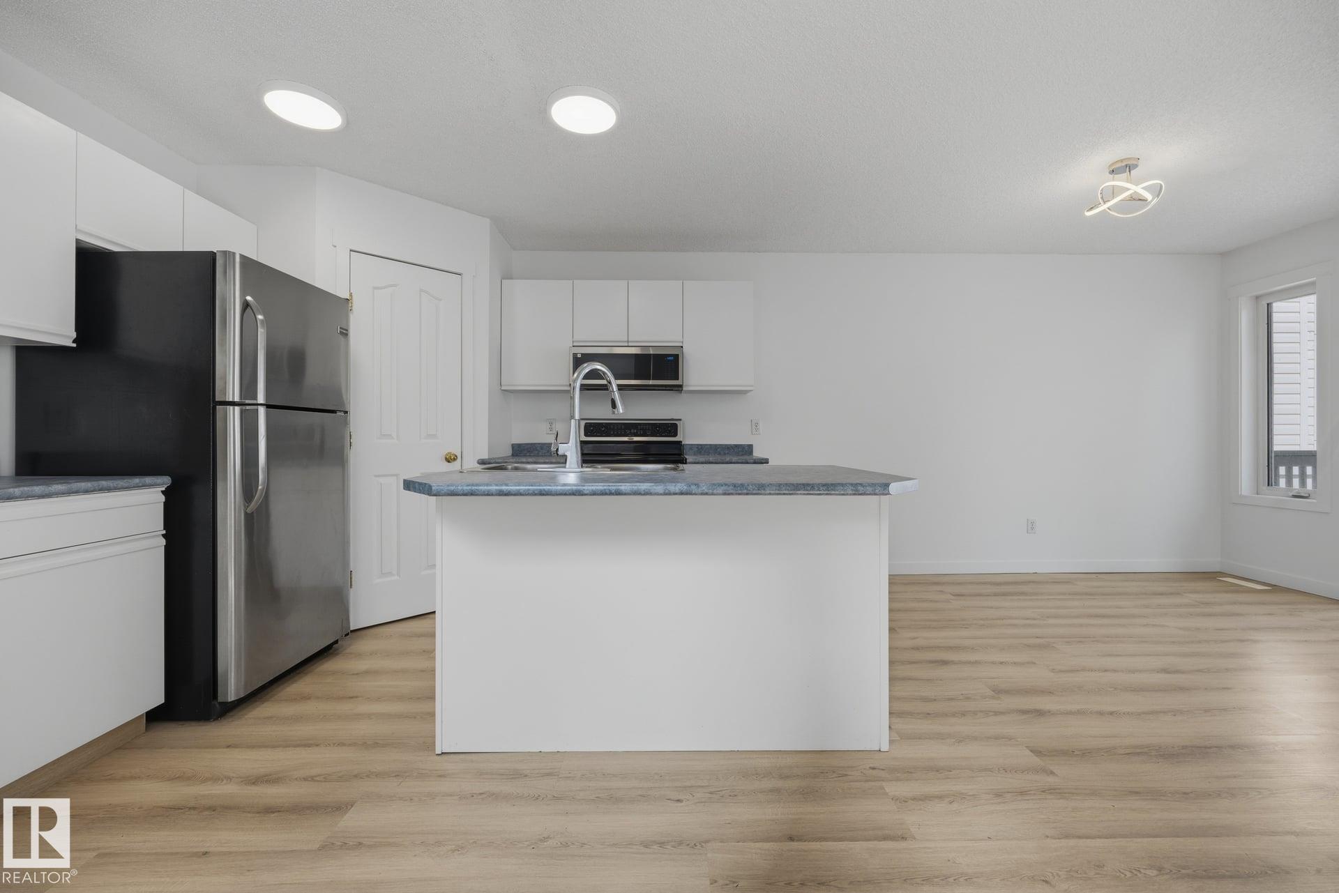 https://zimg.paragon.ice.com/ParagonImages/Property/PM/RAE/225412279/10/0/0/f63fb7fde892d78943cd790a6fe3cfac/1/c3bbfd4c405d9fc10b72811269ecd02e/225412279-18f0cd02-5e36-4ac4-bd17-7cb585ae4056.JPG
