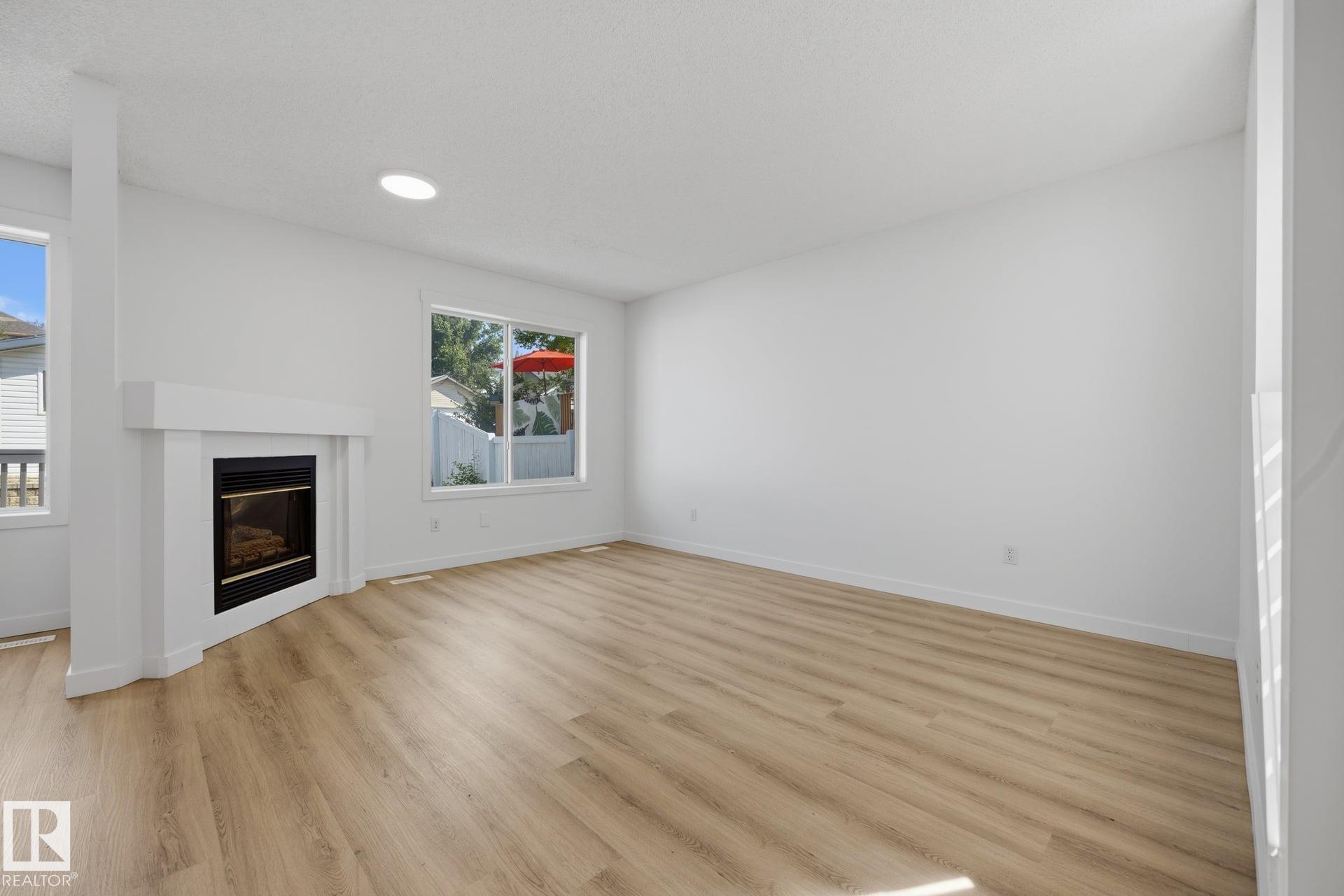 https://zimg.paragon.ice.com/ParagonImages/Property/PM/RAE/225412279/15/0/0/15c157c8a6d8a0d241d35adeb8a8c406/1/c3bbfd4c405d9fc10b72811269ecd02e/225412279-ef76aa92-d417-4623-91f9-22637f7a810a.JPG