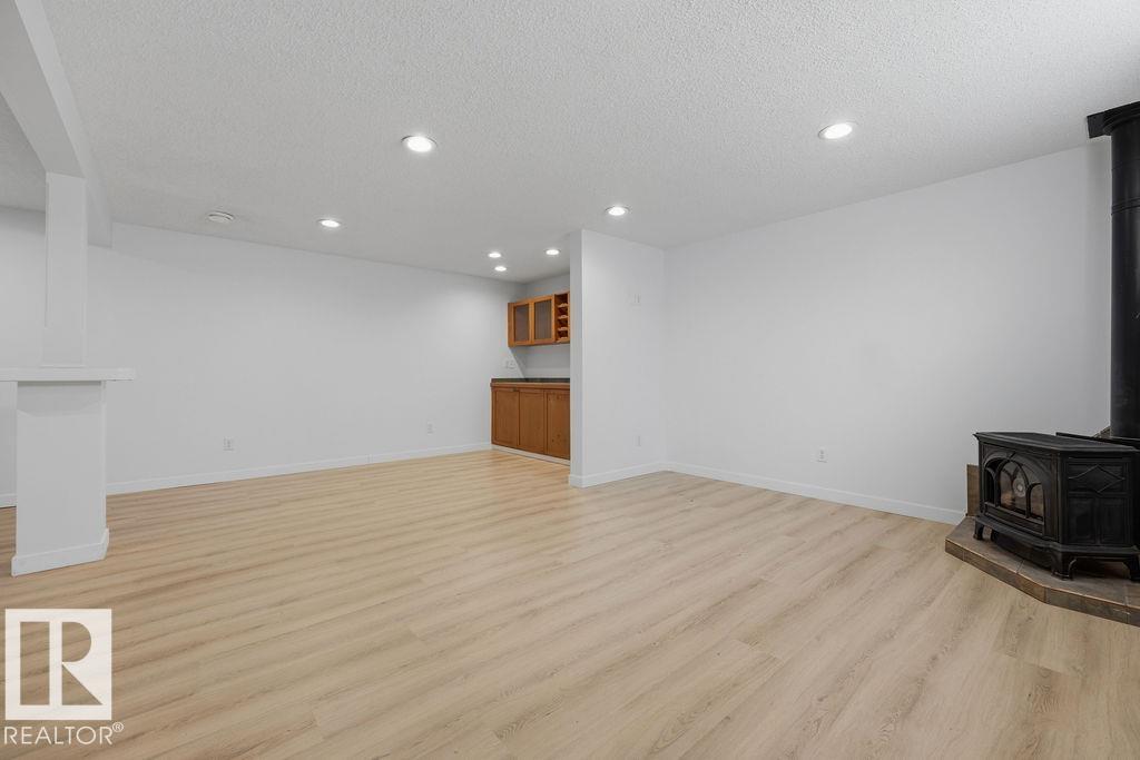 https://zimg.paragon.ice.com/ParagonImages/Property/PM/RAE/225412279/39/0/0/e21e99f76f54fb2a5aebb60937d1bda7/1/c3bbfd4c405d9fc10b72811269ecd02e/225412279-19d67a54-1334-4e10-835a-db839651c388.JPG