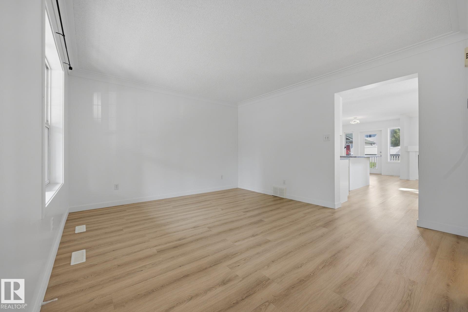 https://zimg.paragon.ice.com/ParagonImages/Property/PM/RAE/225412279/7/0/0/28c164e460e69b90be2bf0e38abca43a/1/c3bbfd4c405d9fc10b72811269ecd02e/225412279-9caa5bbd-e8a5-4121-b1b9-e2dc6e08dd00.JPG