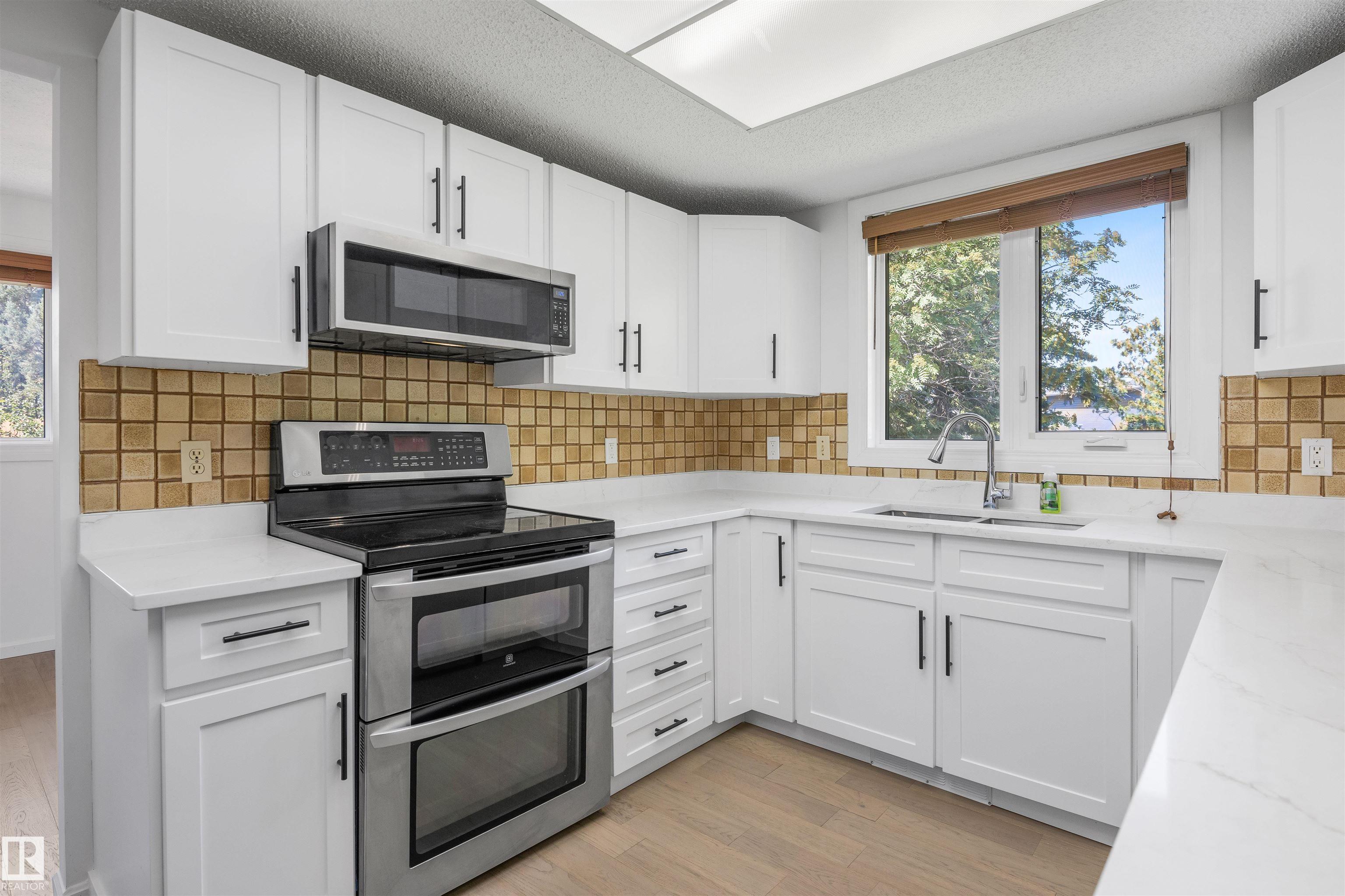 Photo 11 at 318 Grand Meadow Crescent NW, Greenview, Edmonton