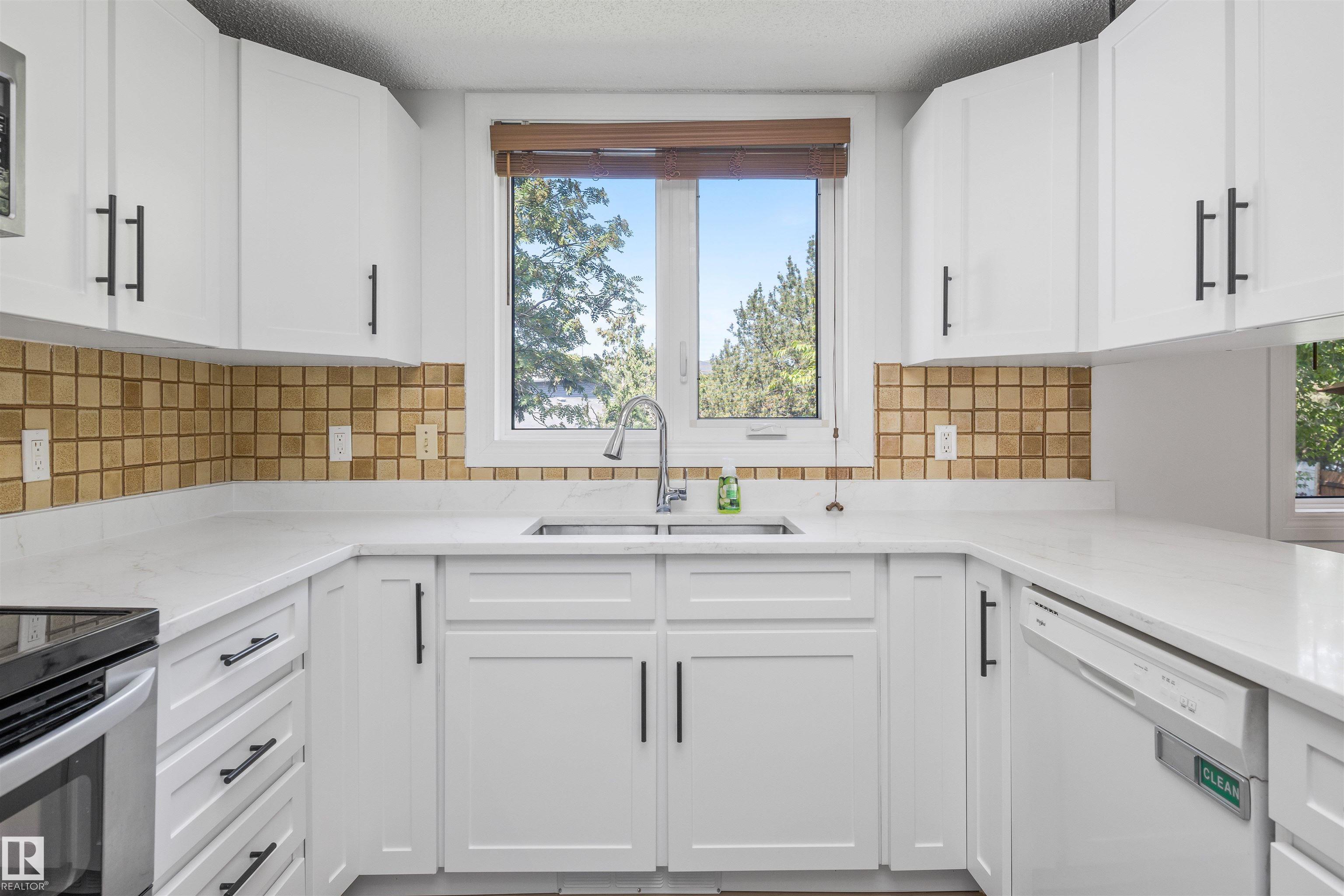 Photo 12 at 318 Grand Meadow Crescent NW, Greenview, Edmonton