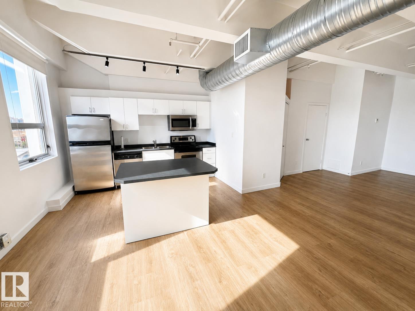 https://zimg.paragon.ice.com/ParagonImages/Property/PM/RAE/225412319/15/0/0/e62358a8db731c2c1bda18d524f84964/1/a3dcbc0ee9e3019285950939c52c5ca6/225412319-6db9b3ed-3ec3-414f-901d-b4db3181a93c.JPG