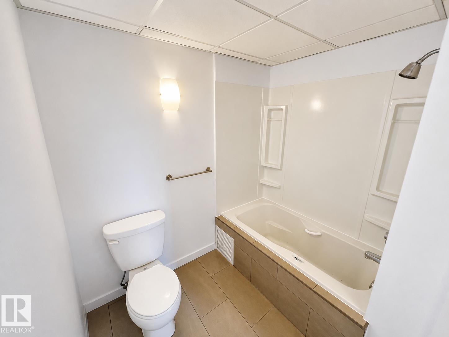 https://zimg.paragon.ice.com/ParagonImages/Property/PM/RAE/225412319/36/0/0/53e90c8def6dc1b5a4bf21a9556108fd/1/a3dcbc0ee9e3019285950939c52c5ca6/225412319-6e645d93-4bc3-4758-a68f-e8bb6d564a05.JPG