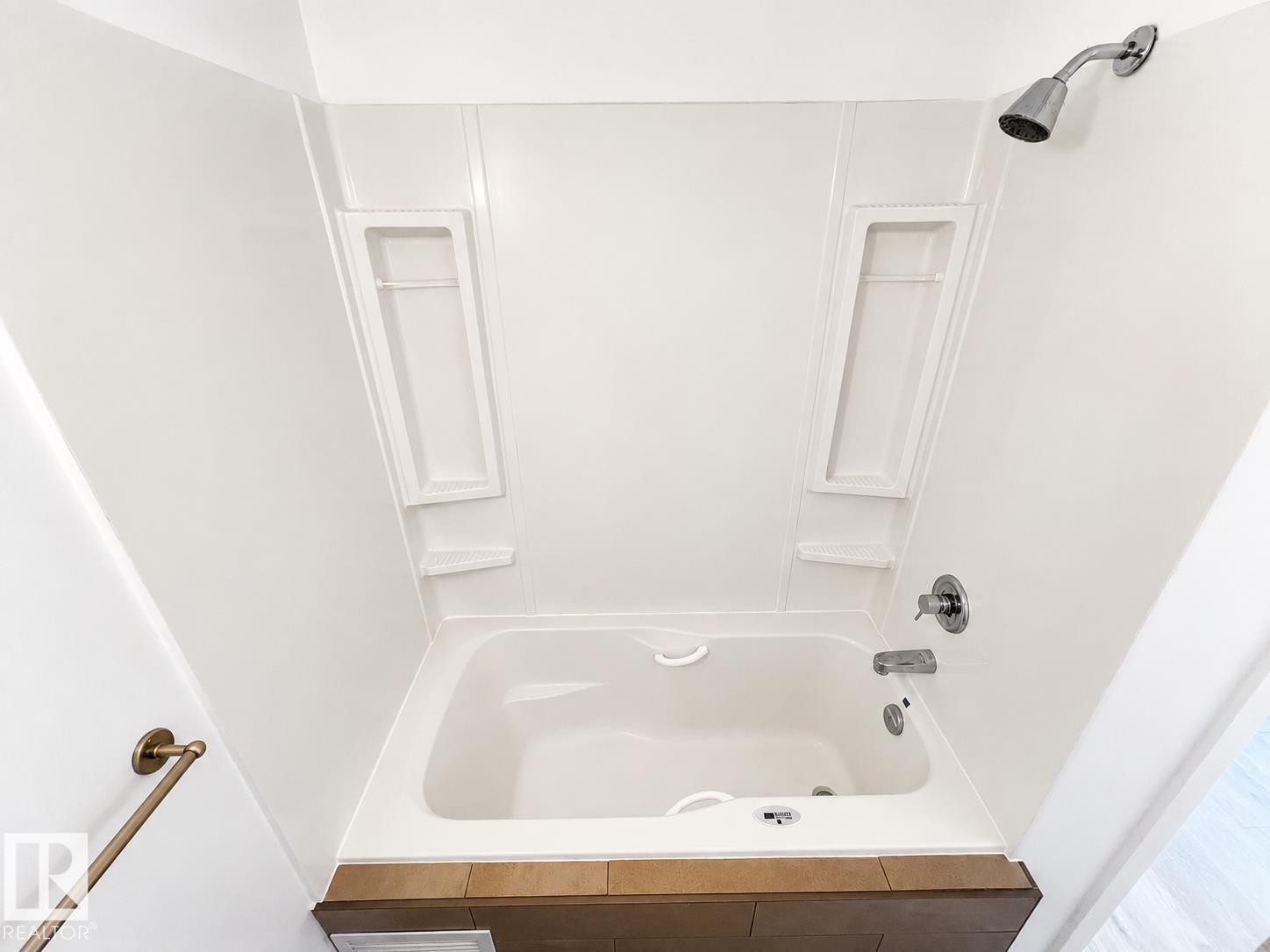 https://zimg.paragon.ice.com/ParagonImages/Property/PM/RAE/225412319/37/0/0/b6a2693b317990432df8271c65aa8375/1/a3dcbc0ee9e3019285950939c52c5ca6/225412319-f85b21c1-ab46-4fd6-a225-00a5963d3a2c.JPG