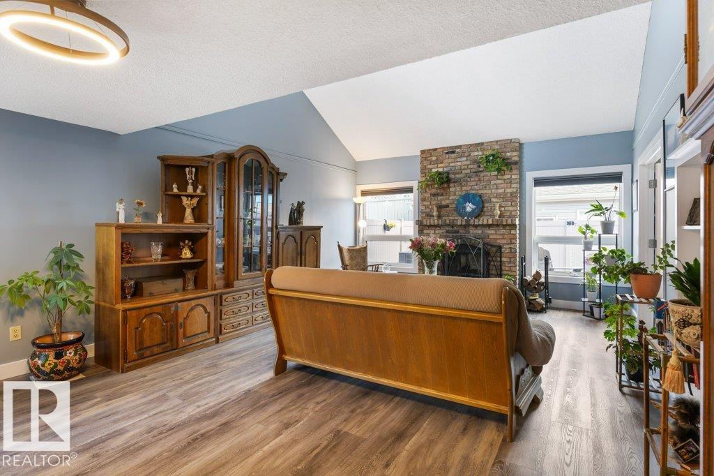 Photo 16 at 7 Whiteoaks Estates, Woodlands, St. Albert
