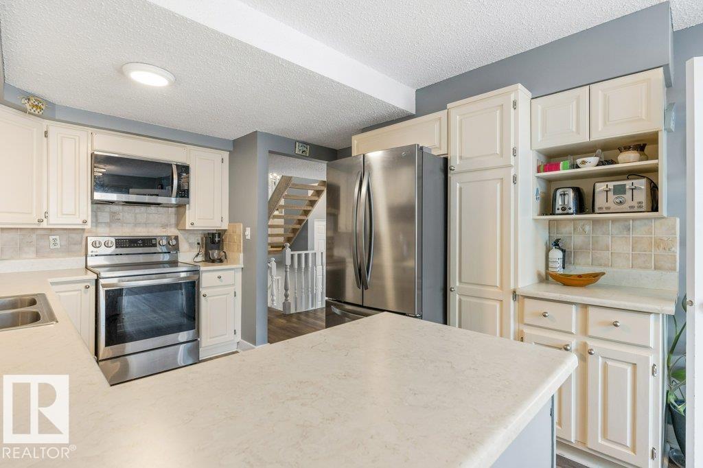 7 Whiteoaks Estates, Woodlands, St. Albert