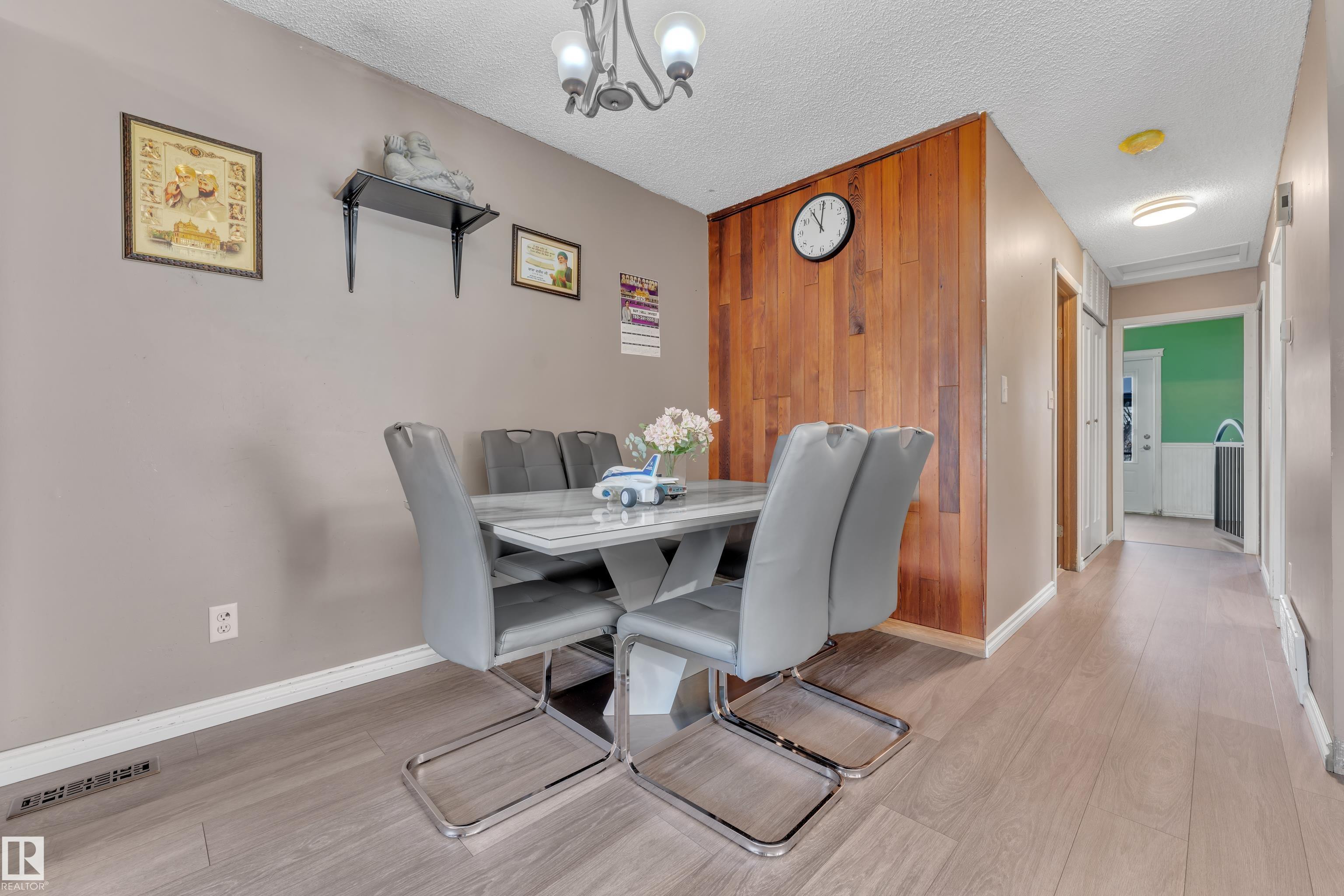 https://zimg.paragon.ice.com/ParagonImages/Property/PM/RAE/225412322/10/0/0/68b8af3cbdeede01302258beab2d9a1b/1/0ab083c0492b4bef92f4b85a8b01670a/225412322-B444019C-EA32-4AEE-A7FA-B709F3FBFB22.JPG