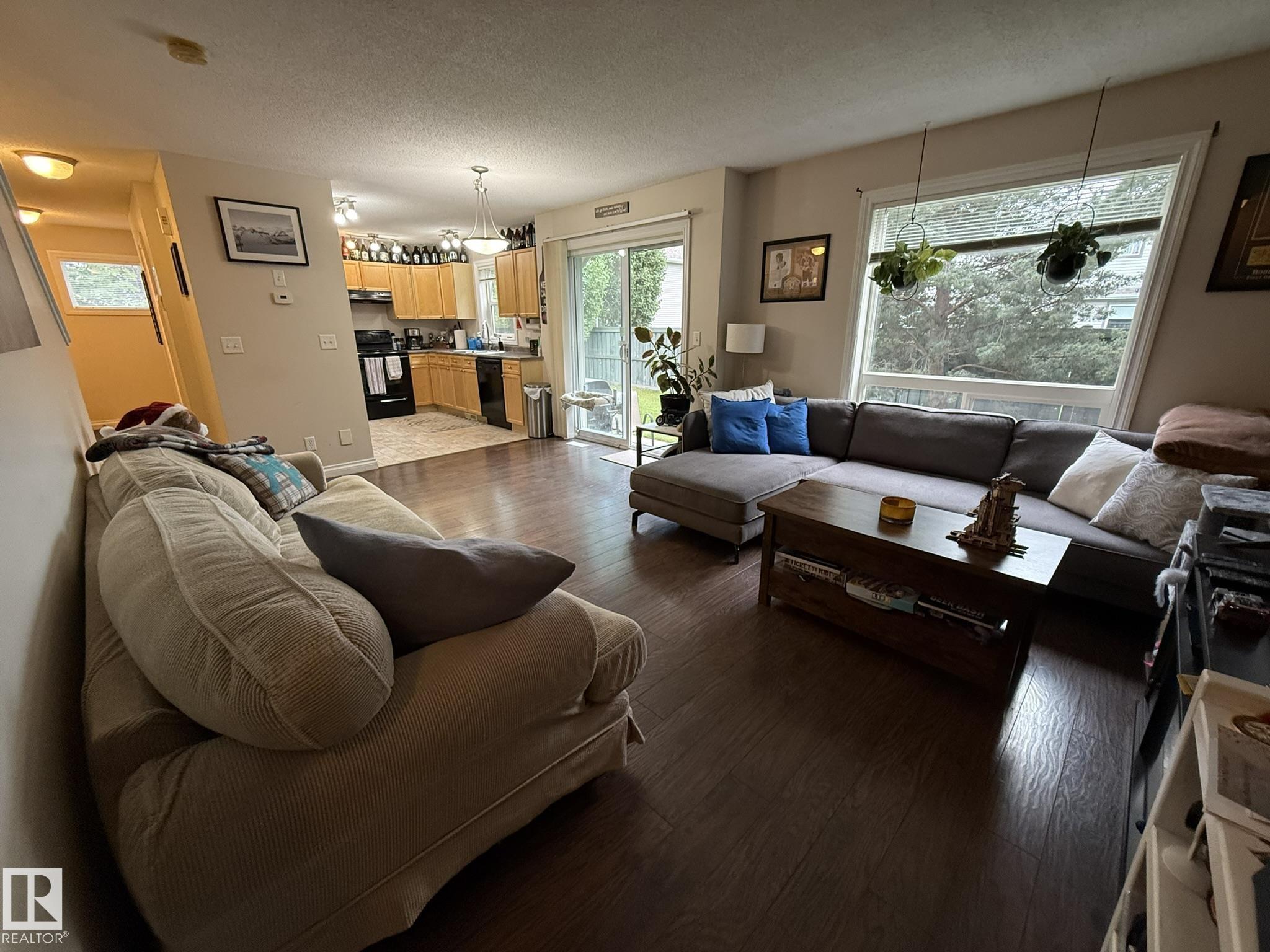 https://zimg.paragon.ice.com/ParagonImages/Property/PM/RAE/225412326/7/0/0/4e78b07d9be2744c3c9239260f77975d/1/7f32631210c90e957ae0bea264c679f9/225412326-af97499c-5fe7-4b2b-a0f6-4c4179d45169.JPG
