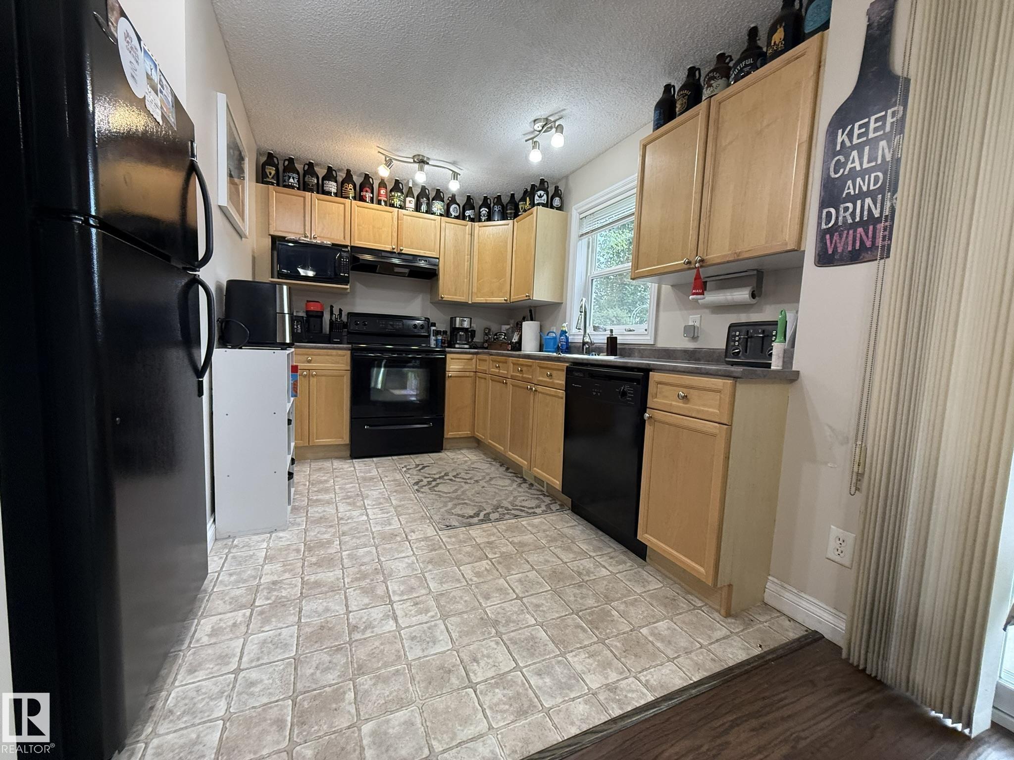 https://zimg.paragon.ice.com/ParagonImages/Property/PM/RAE/225412326/8/0/0/542afb4e732bd538dcd8aea729956c61/1/7f32631210c90e957ae0bea264c679f9/225412326-25bc23d5-0851-46d8-9c78-1695651b2a05.JPG
