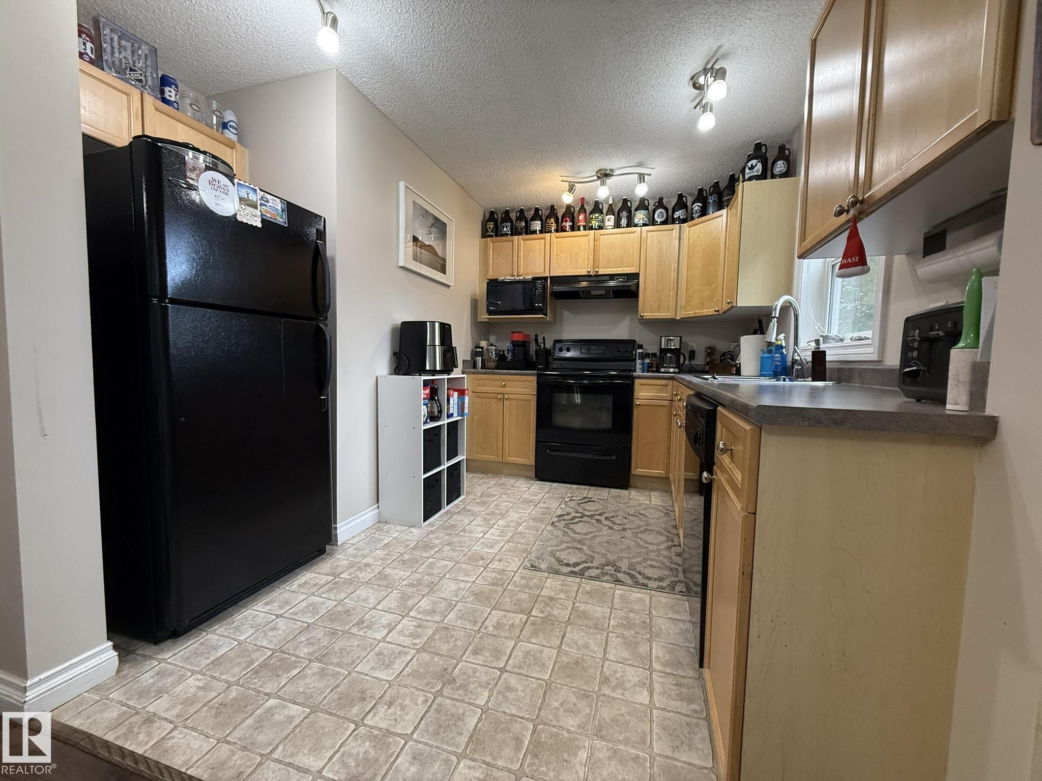 https://zimg.paragon.ice.com/ParagonImages/Property/PM/RAE/225412326/9/0/0/849952932d5f7094489eb3a077bb1b17/1/7f32631210c90e957ae0bea264c679f9/225412326-73ae2e52-389f-4c34-9e1e-211bee0d82d2.JPG