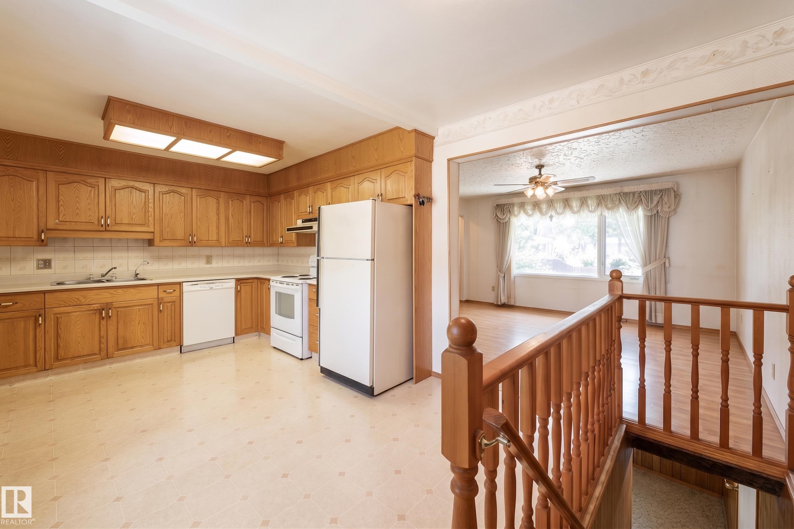 https://zimg.paragon.ice.com/ParagonImages/Property/PM/RAE/225412396/13/0/0/b74ef714ab5b5454c706842109e71200/1/09f166ab5e5012307974a61232f91d37/225412396-5bc809c3-72c2-48d5-957b-164b6d086a36.JPG